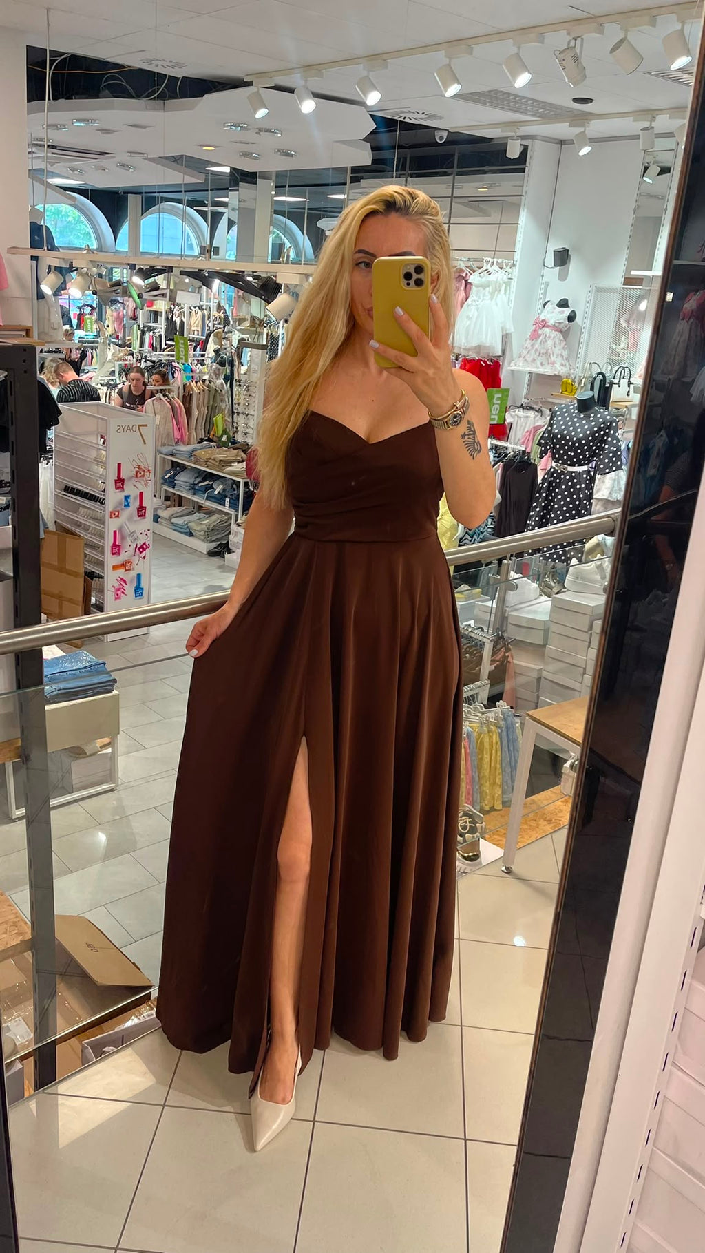 Kleid mit Cutout Mira