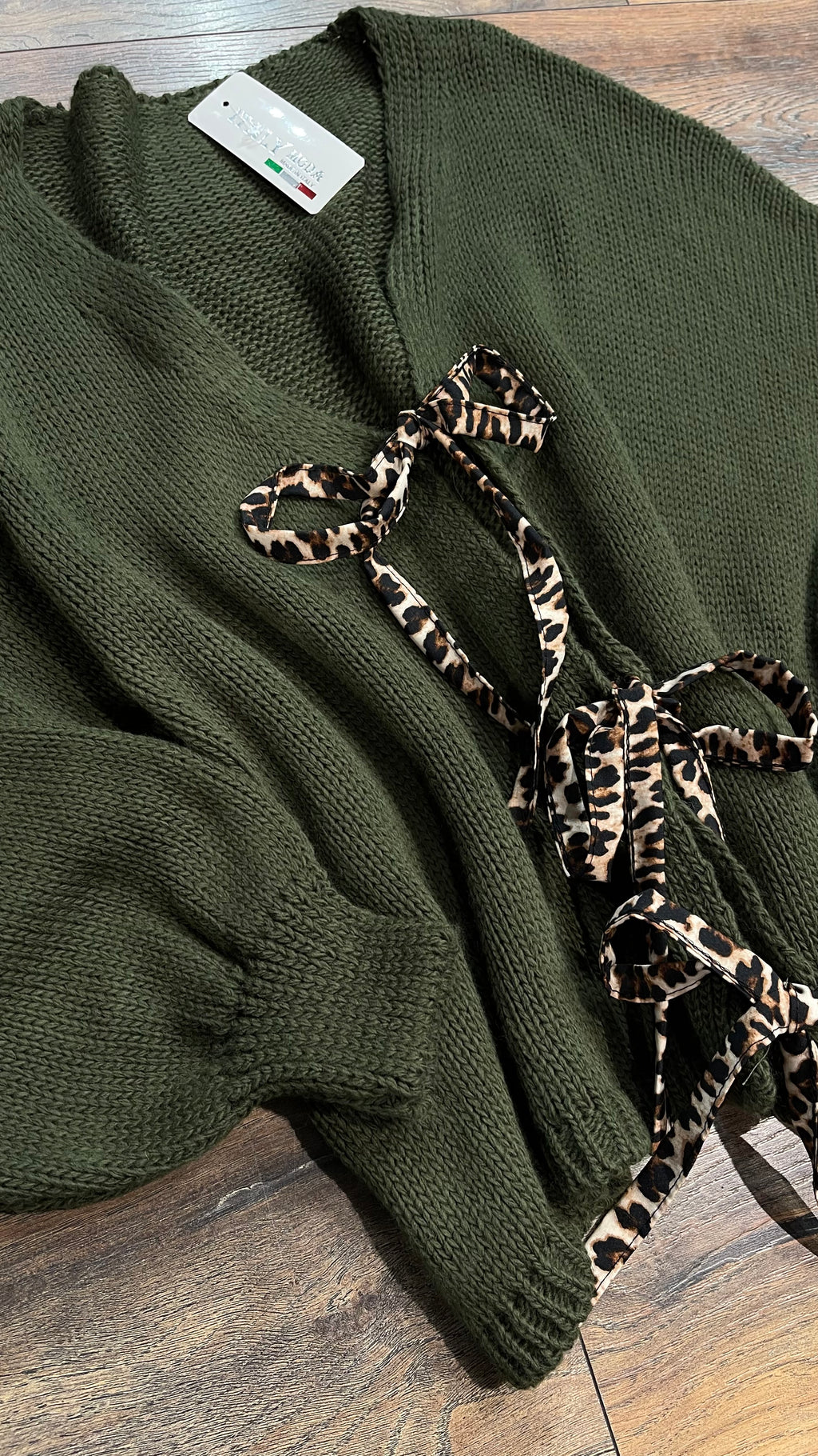 STRICK-CARDIGAN MIT LEOPARDEN-SCHLEIFEN – KHAKI