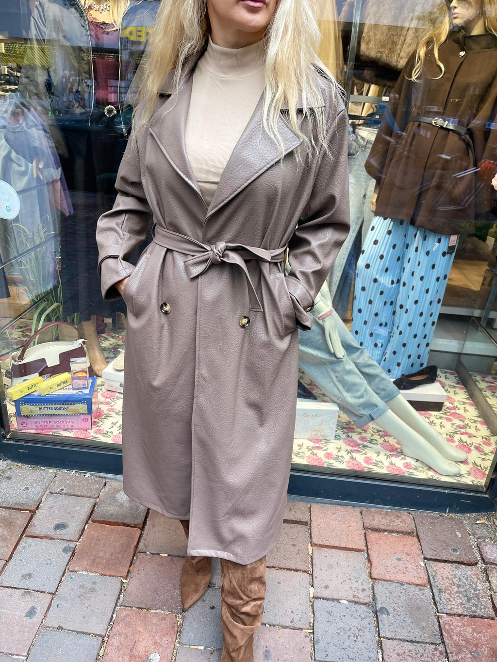 Eleganter Damen-Trenchcoat aus hochwertigem Kunstleder