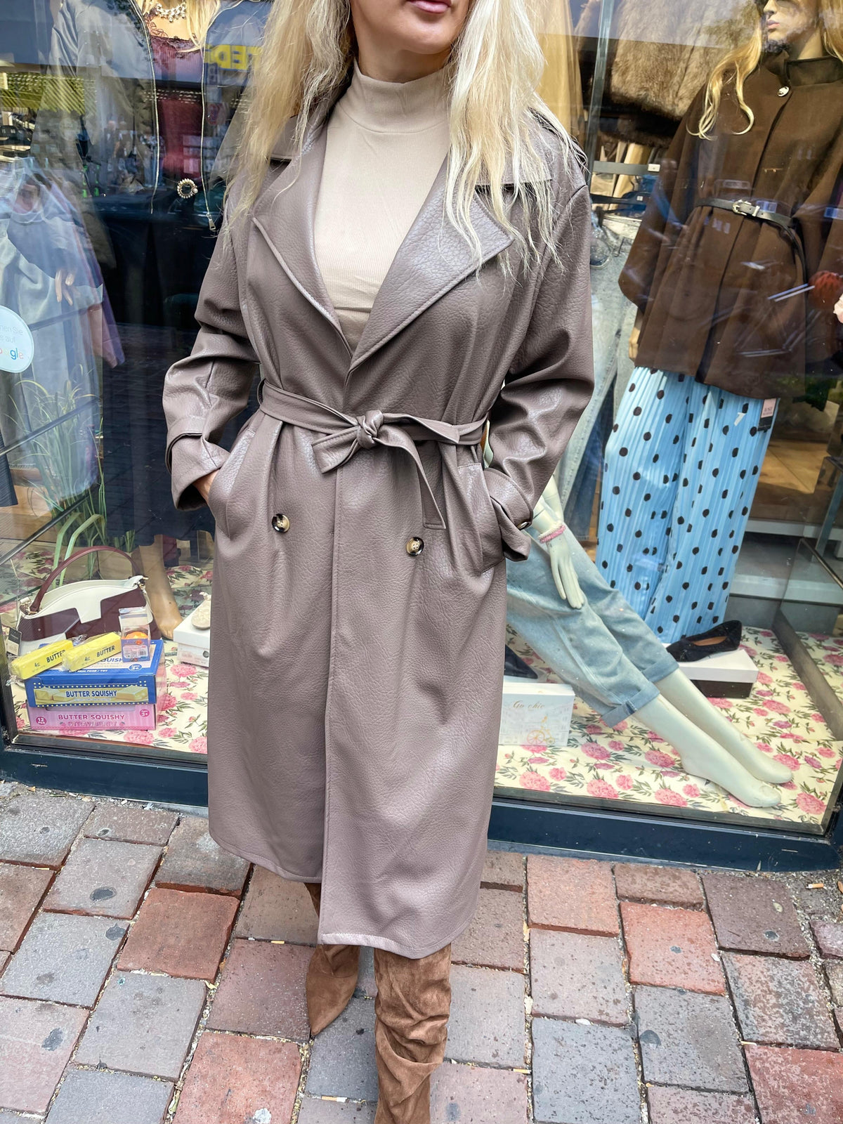 Eleganter Damen-Trenchcoat aus hochwertigem Kunstleder