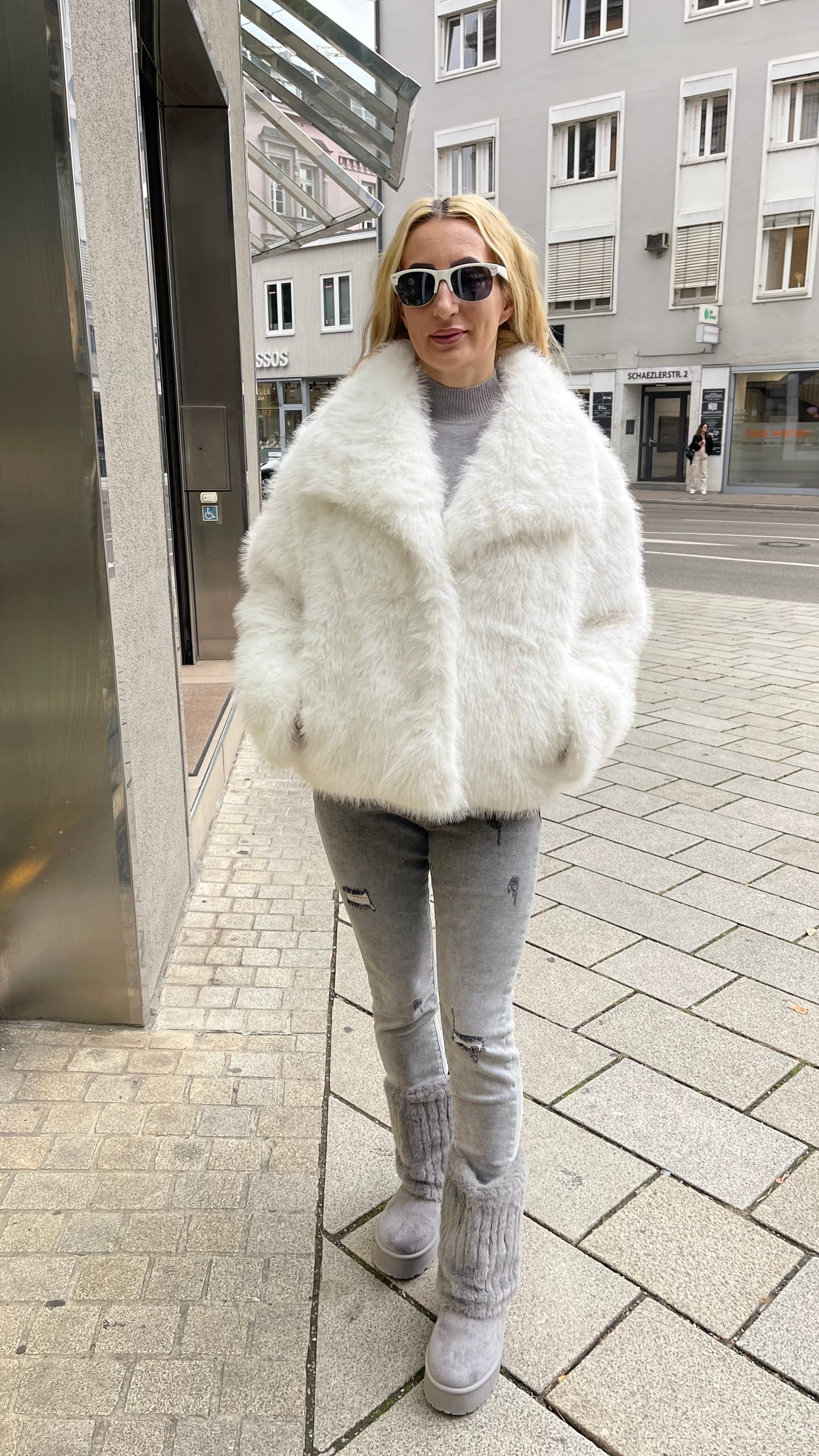 LUXUS KUNSTFELLJACKE IN WEISS