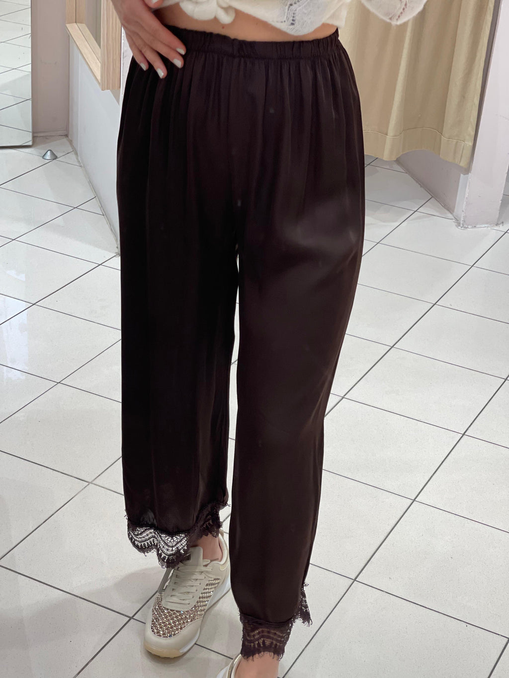 Viskose Hose mit Spitze
