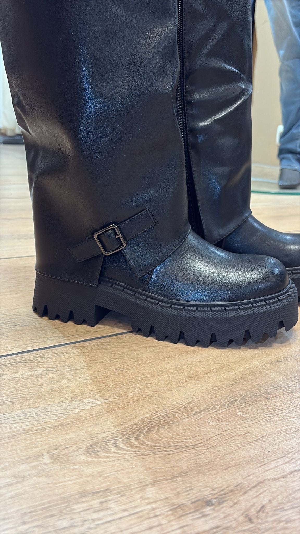 STIEFEL IN SCHWARZ