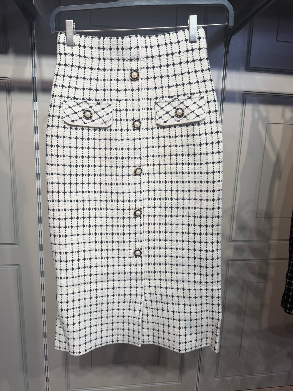 Eleganter Tweed-Minirock mit Karomuster und Knopfdetails