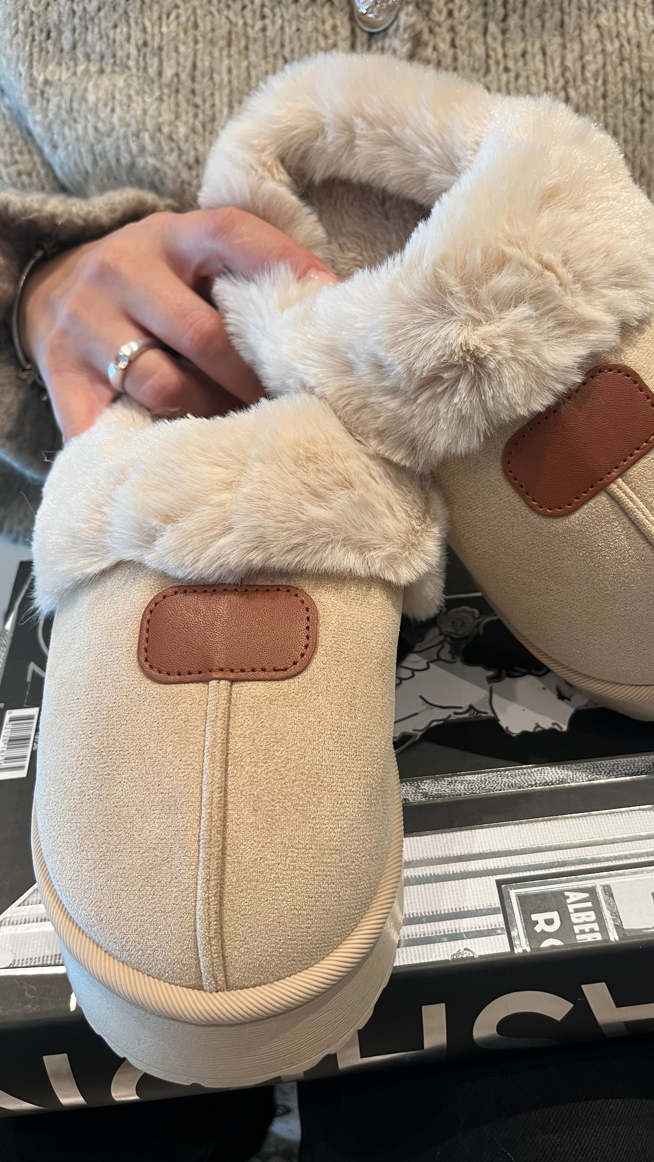 GEFÜTTERTE PANTOLETTE IN BEIGE