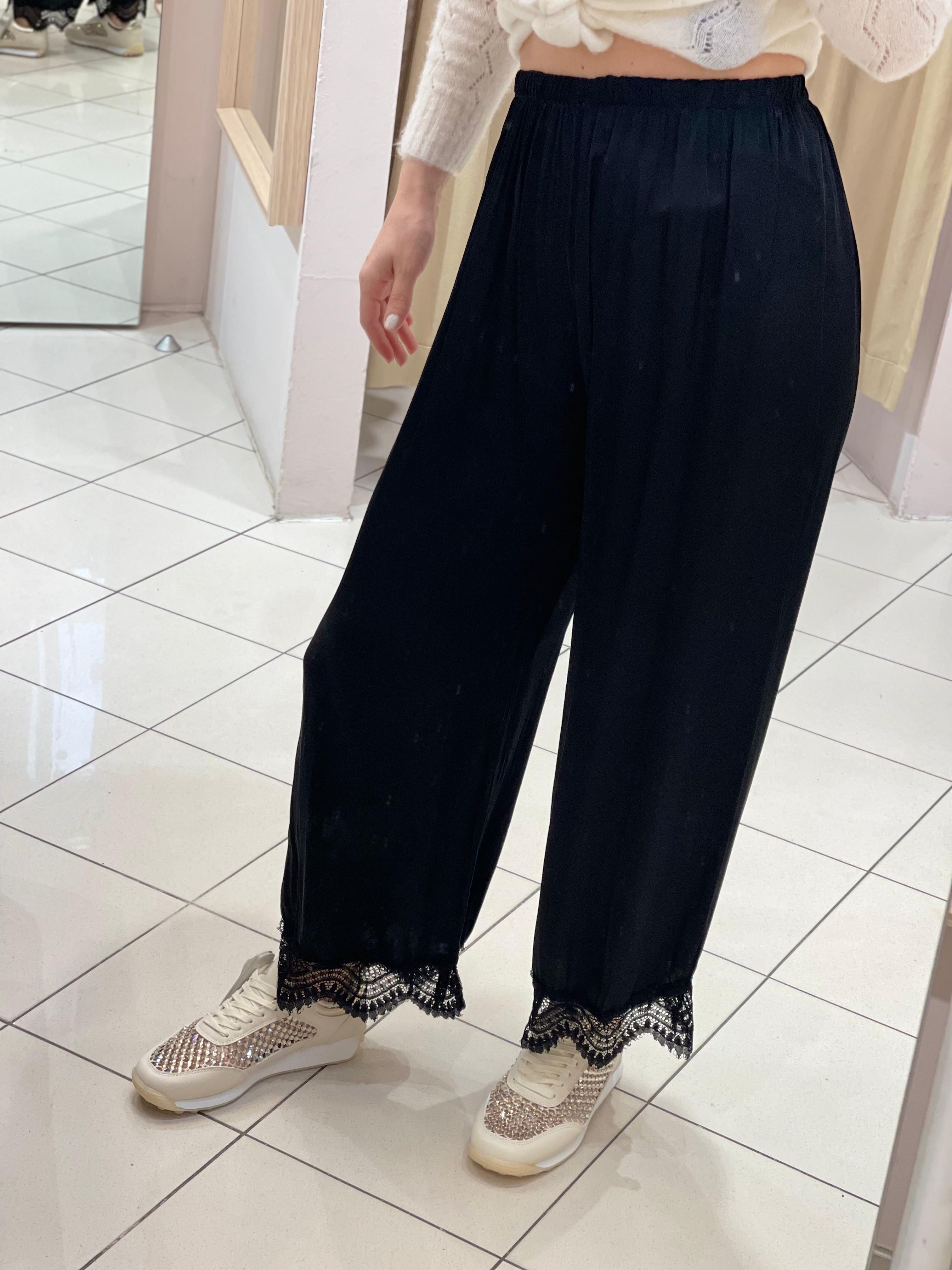 Pantalón de viscosa con encaje