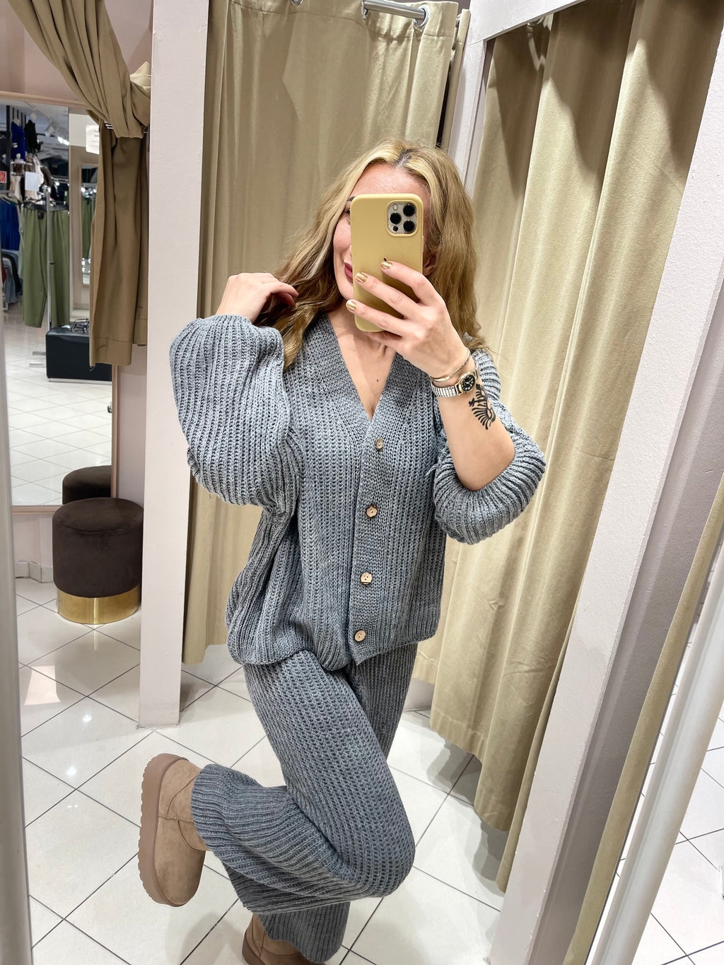 STRICK-ZWEITEILER IN GRAU