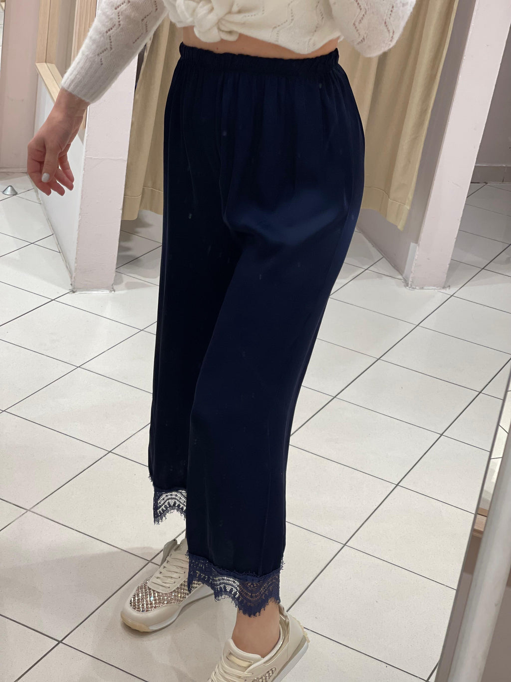 Viskose Hose mit Spitze