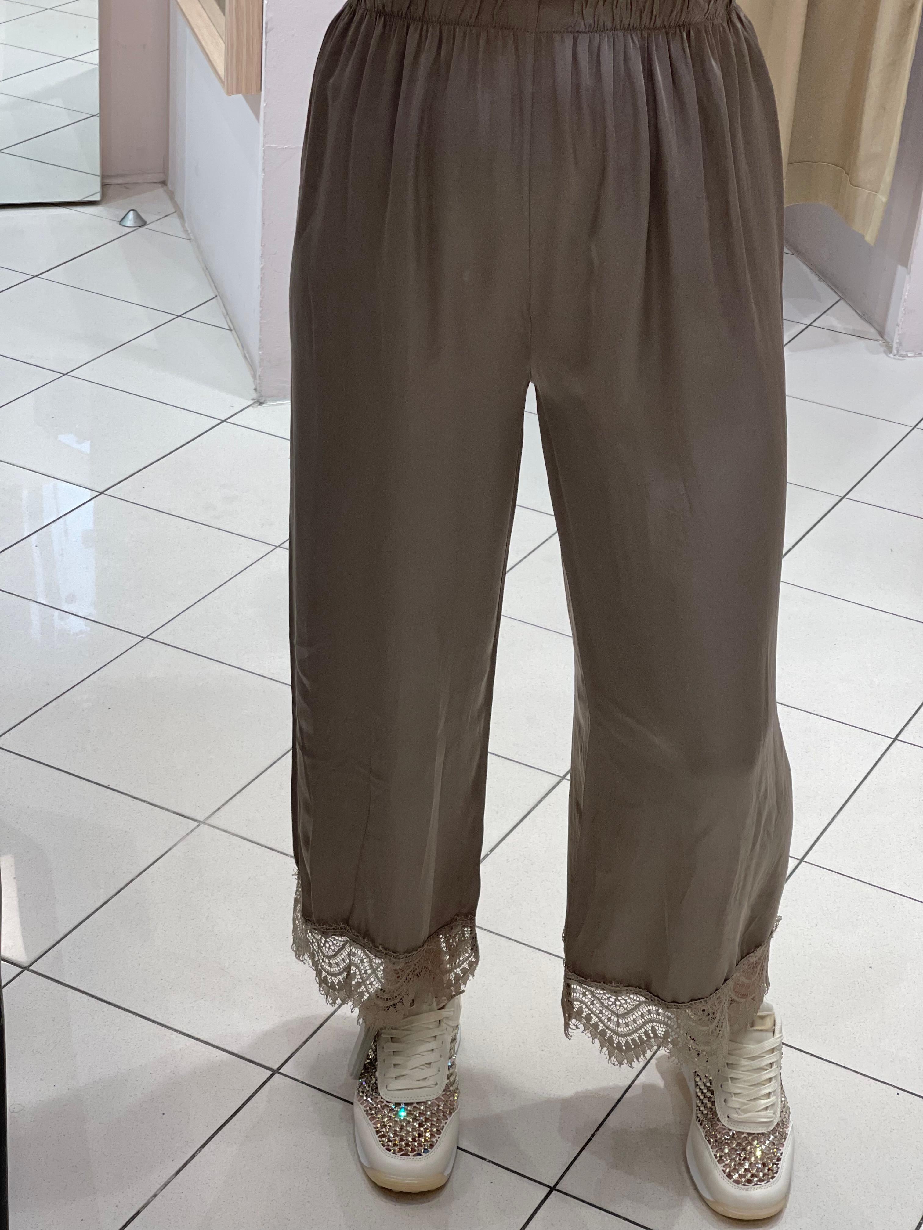 Pantalón de viscosa con encaje