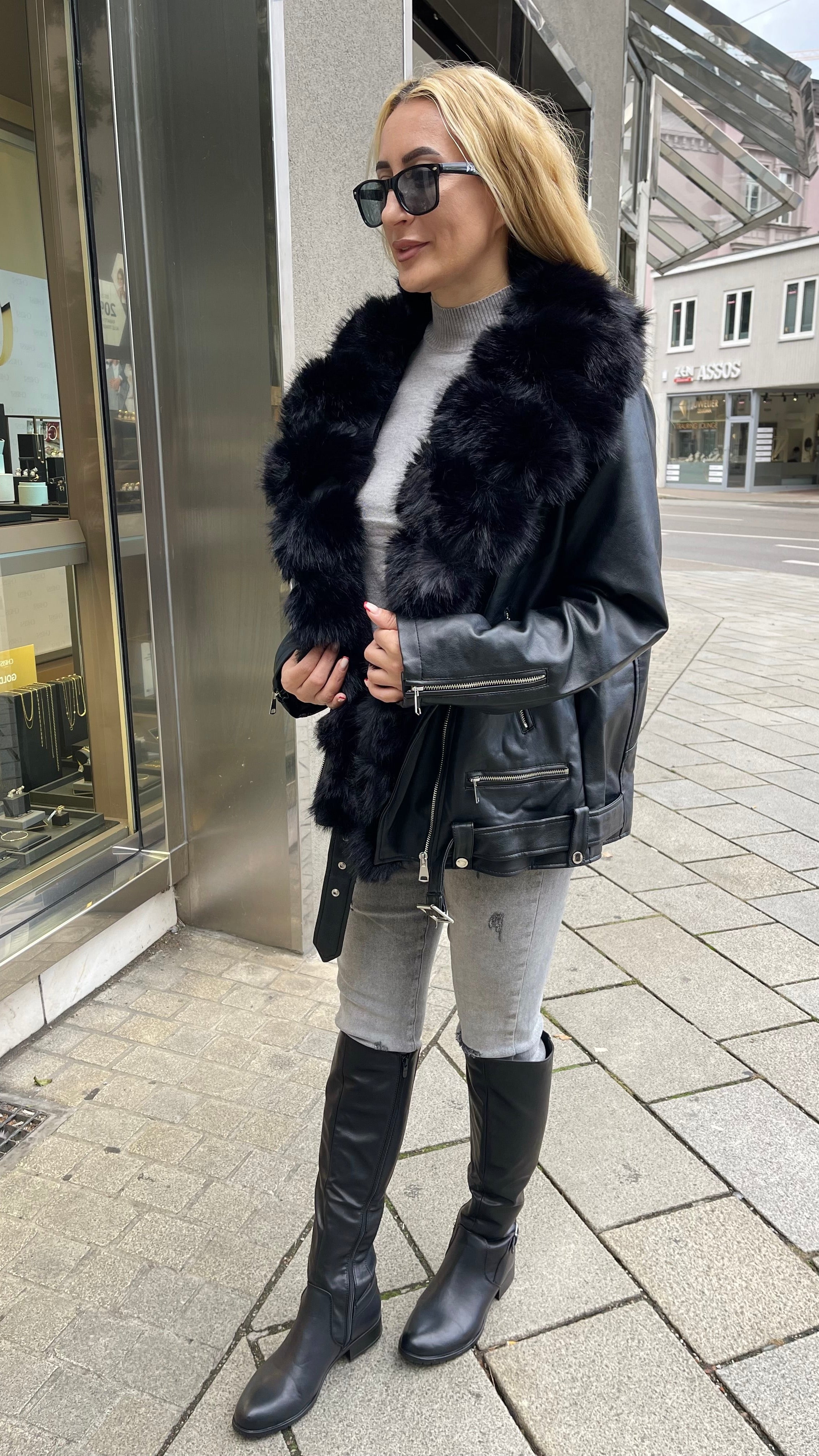 GEFÜTTERTE LEDERJACKE  MIT FELL IN SCHWARZ