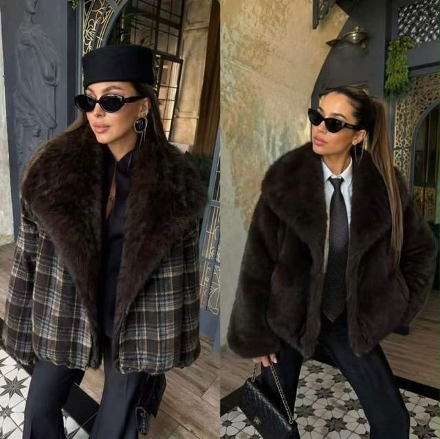Wendbare Oversize-Jacke mit Kunstfellkragen – Kariert & Dunkelbraun