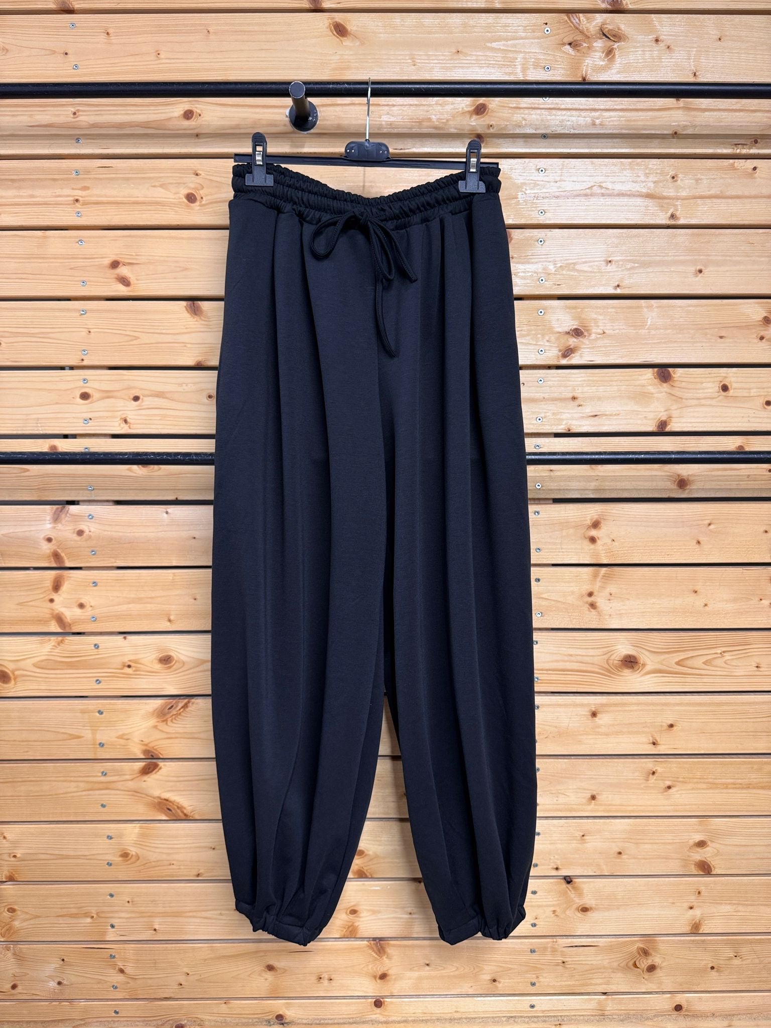 Lässige Oversized Jogginghose / Sweatpants mit Kordelzug