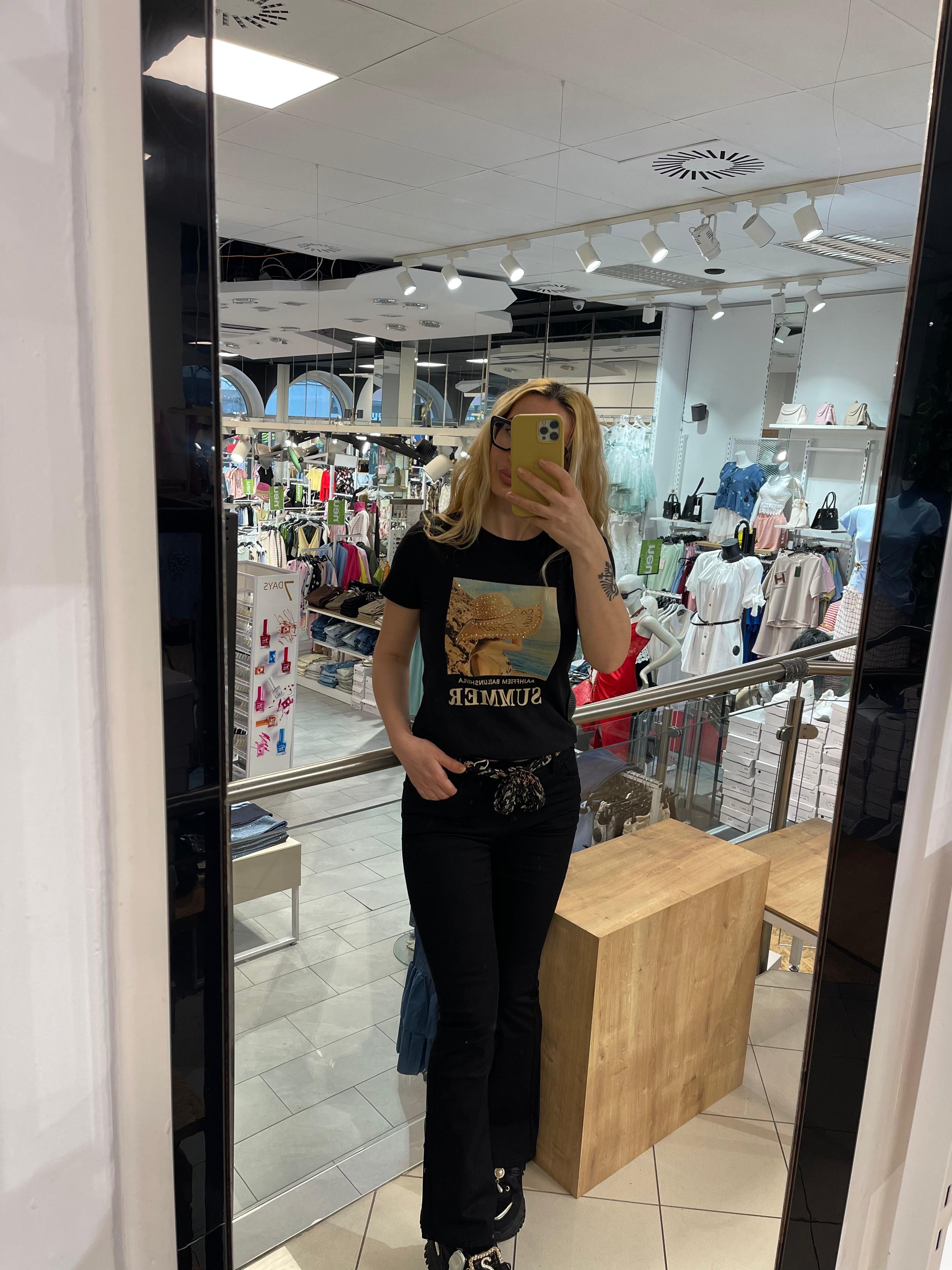 Jeans mit Blumengürtel Hudda