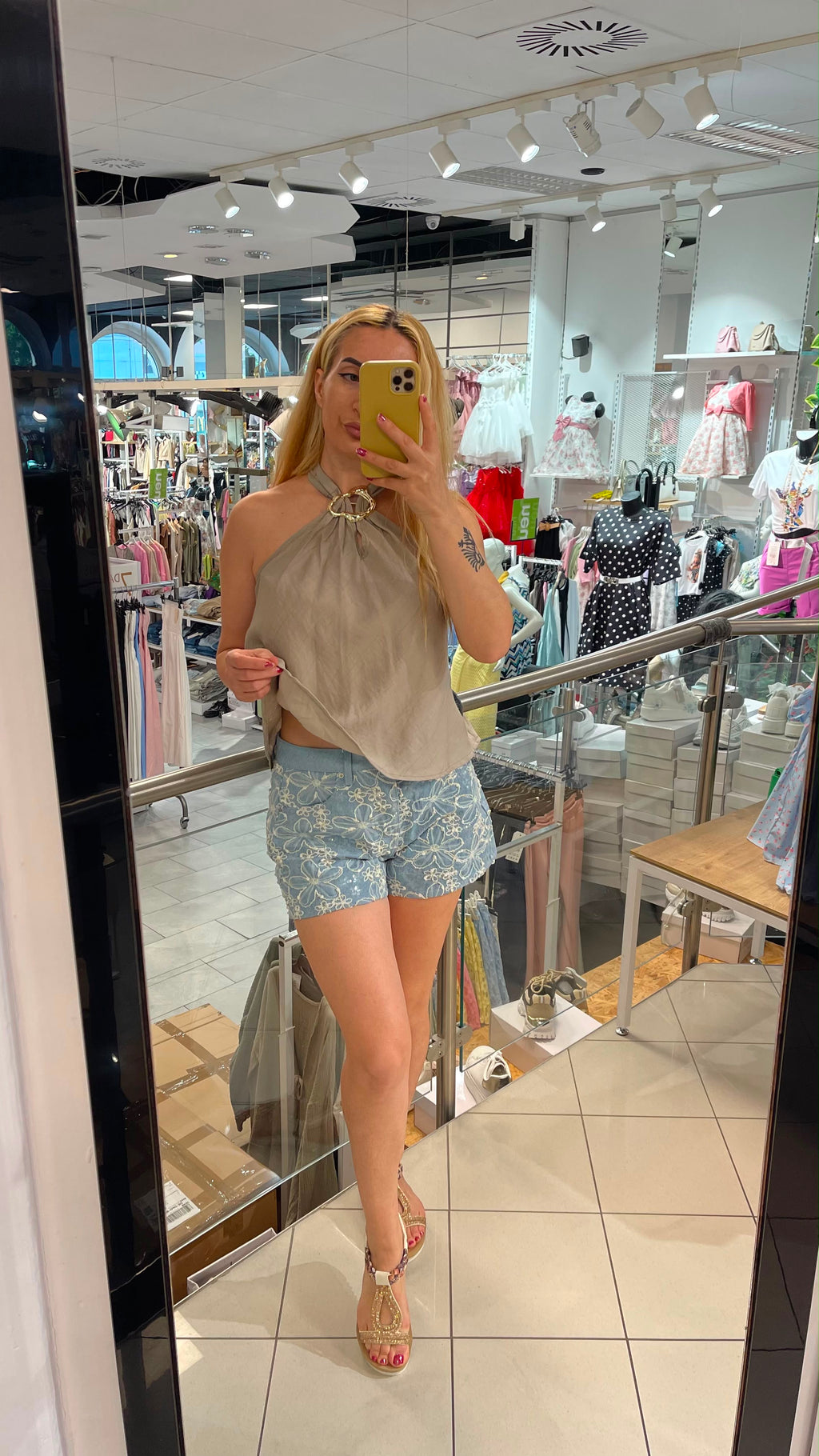 Neckholder Top mit Brosche