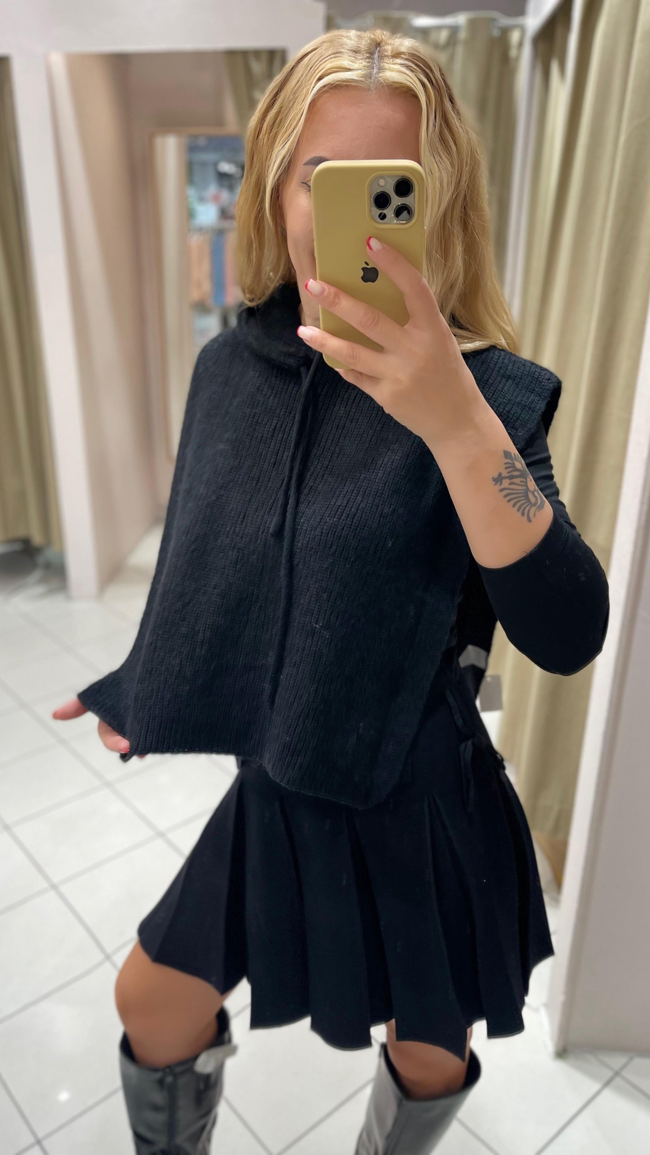 STRICK HOODIE SCHAL – SCHWARZ