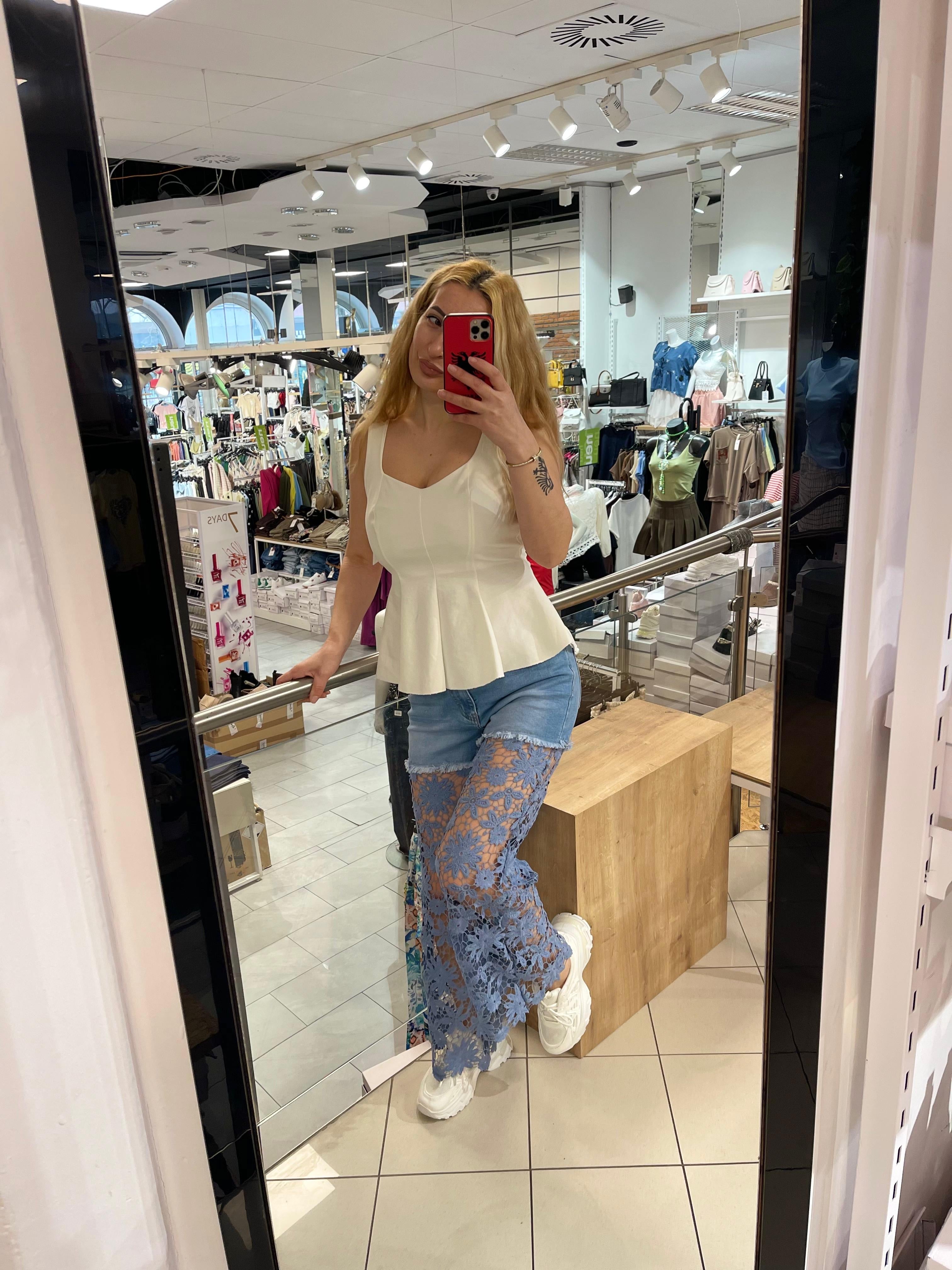 Jeans Vera mit Spitze Stickerei