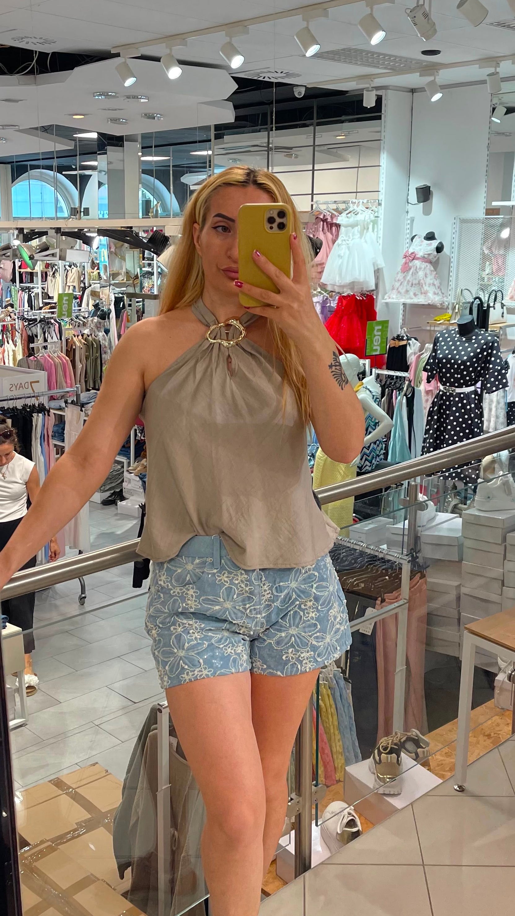 Neckholder Top mit Brosche