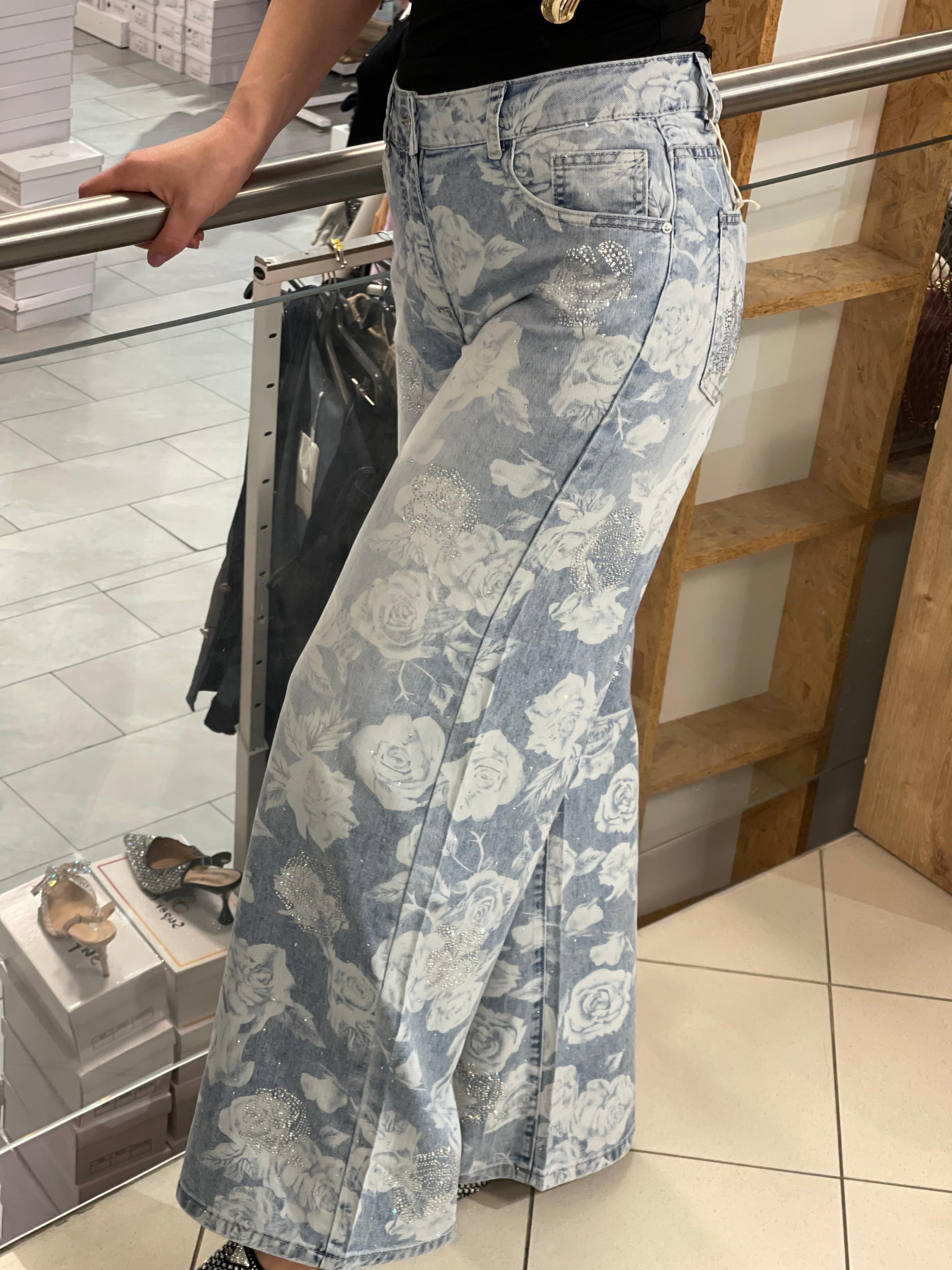 Bianca Jeans mit Rosen uns Strass