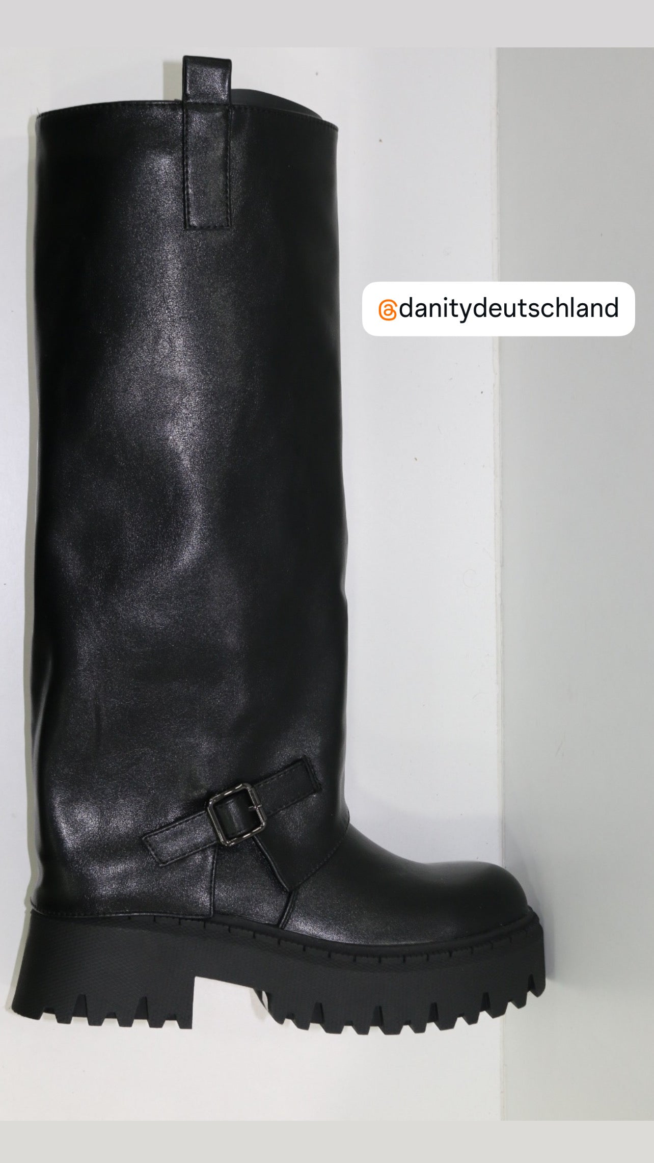 STIEFEL IN SCHWARZ