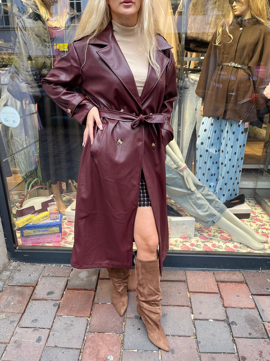 Eleganter Damen-Trenchcoat aus hochwertigem Kunstleder