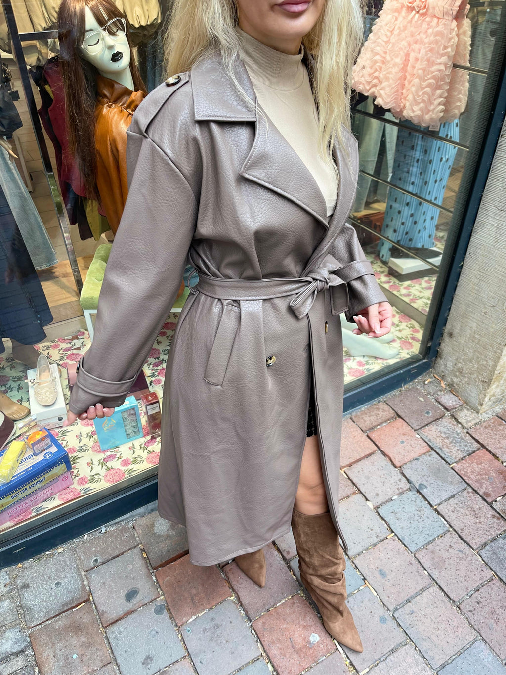 Eleganter Damen-Trenchcoat aus hochwertigem Kunstleder