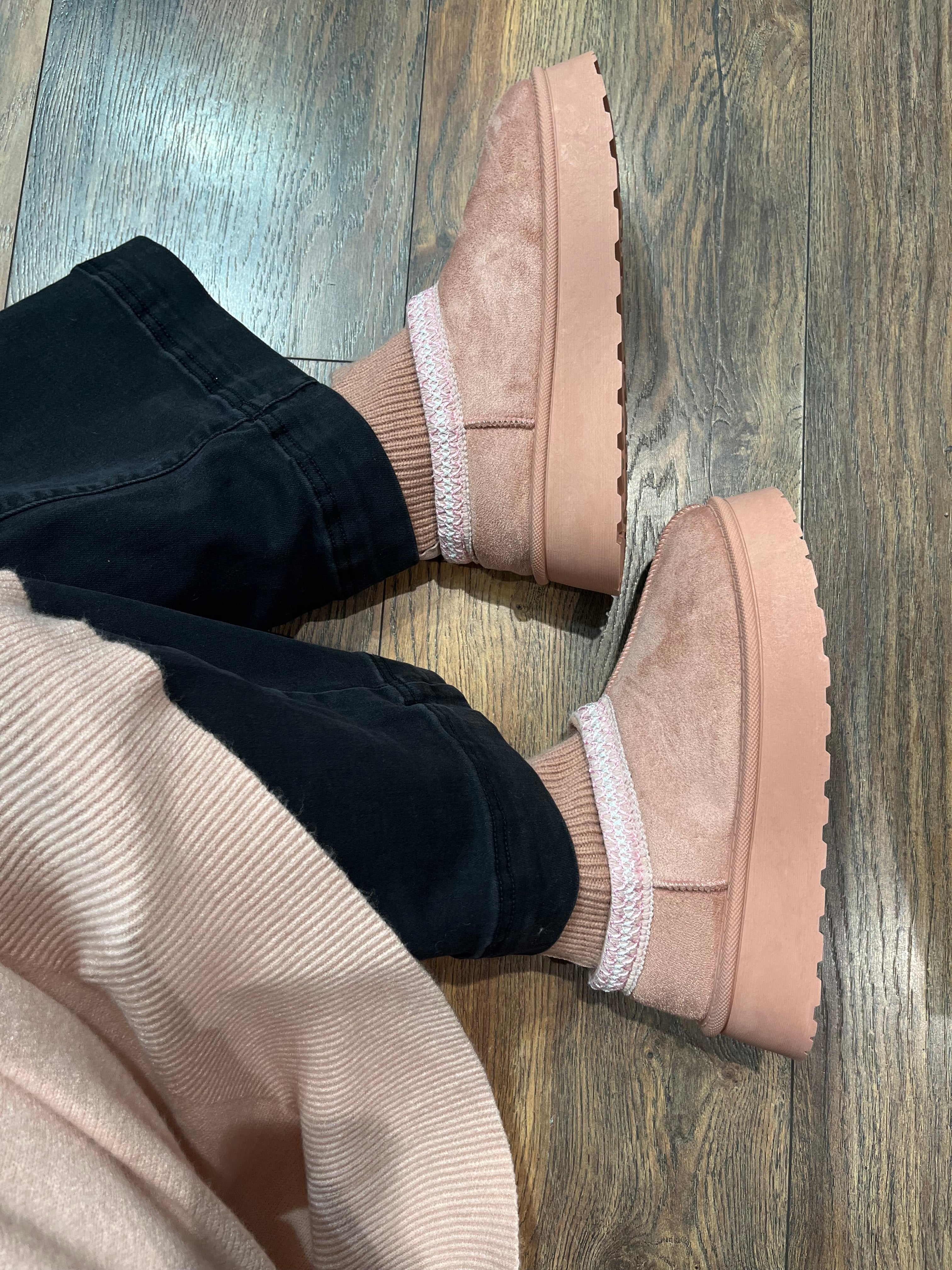 GEFÜTTERTE PLATEAU BOOTS IN ROSA