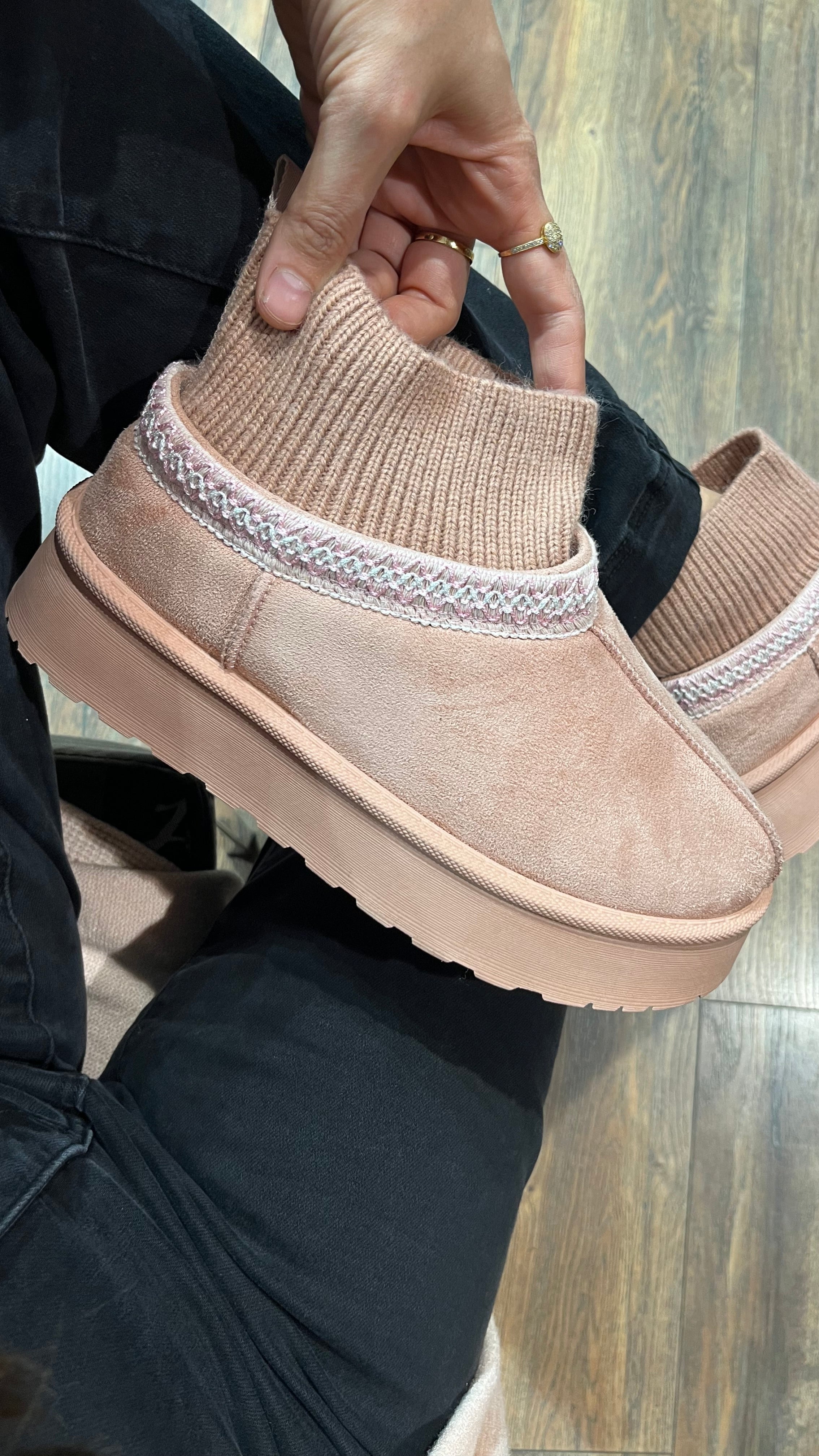 GEFÜTTERTE PLATEAU BOOTS IN ROSA