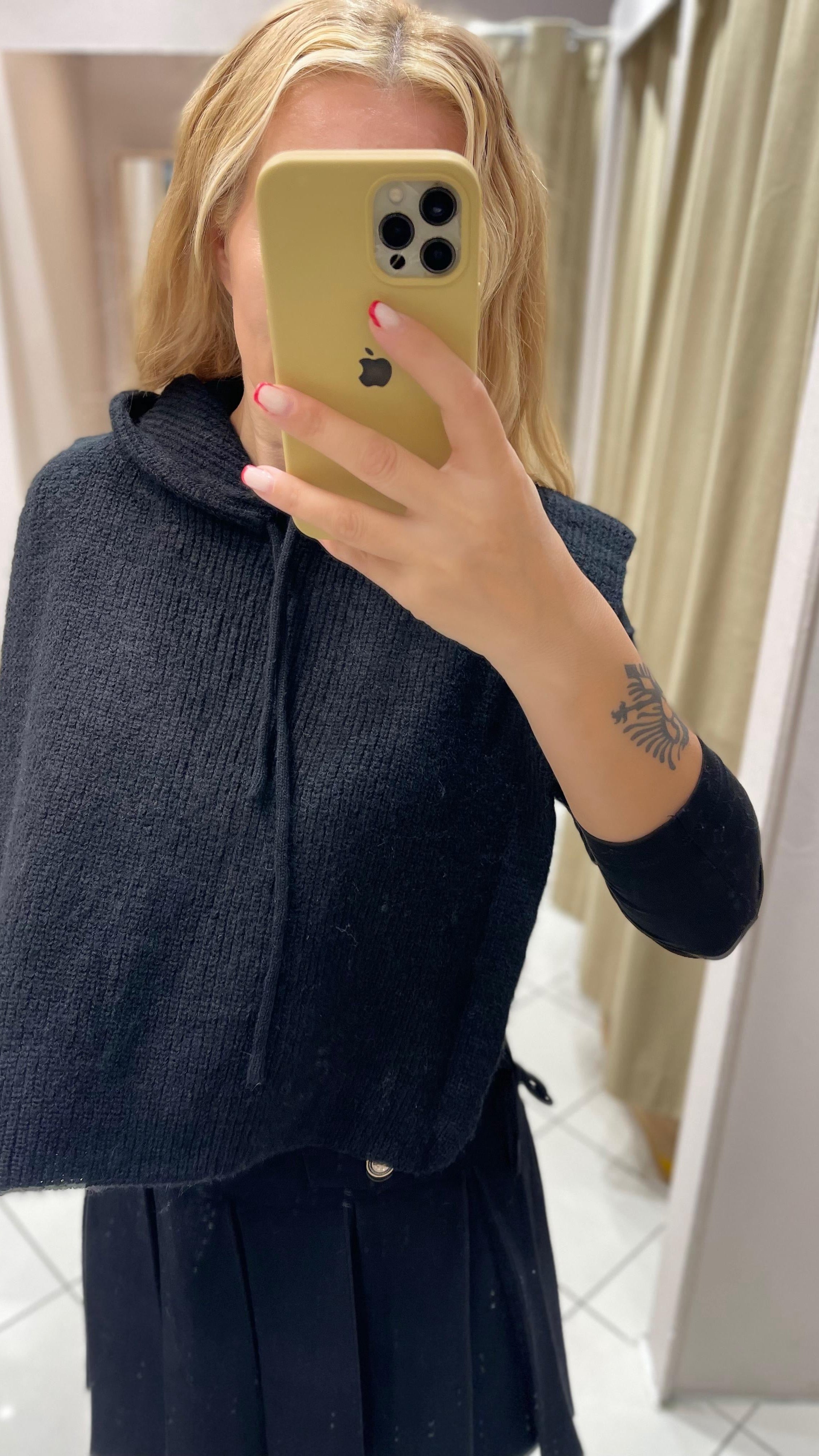 STRICK HOODIE SCHAL – SCHWARZ