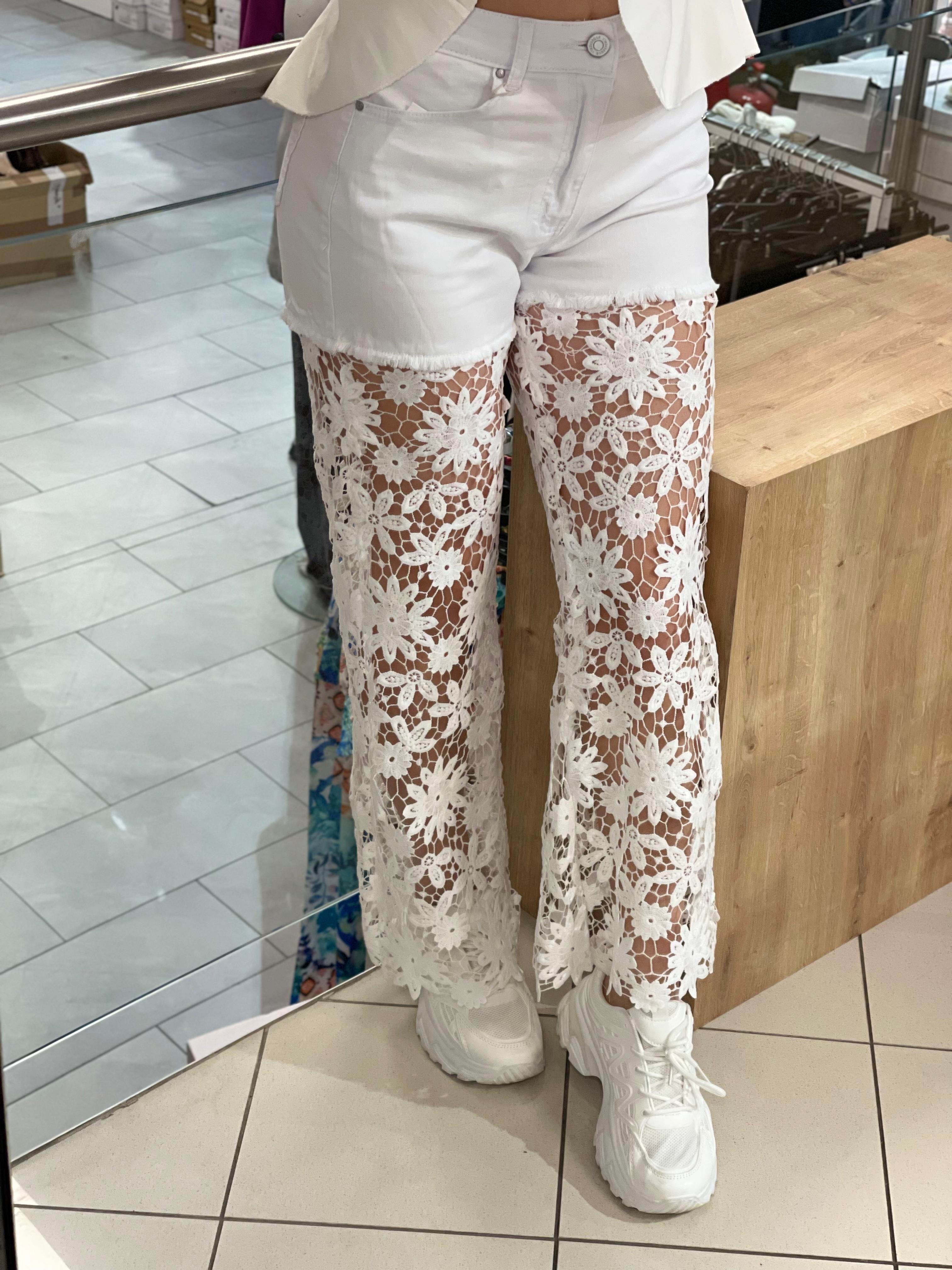 Jeans Vera mit Spitze Stickerei