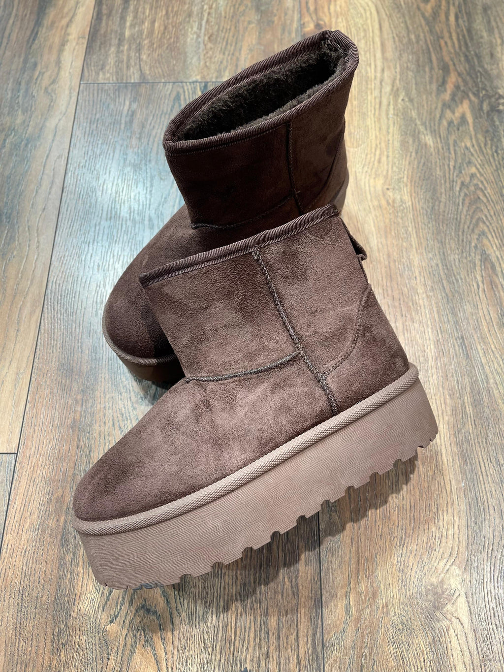 GEFÜTTERTE PLATEAU BOOTS IN BRAUN