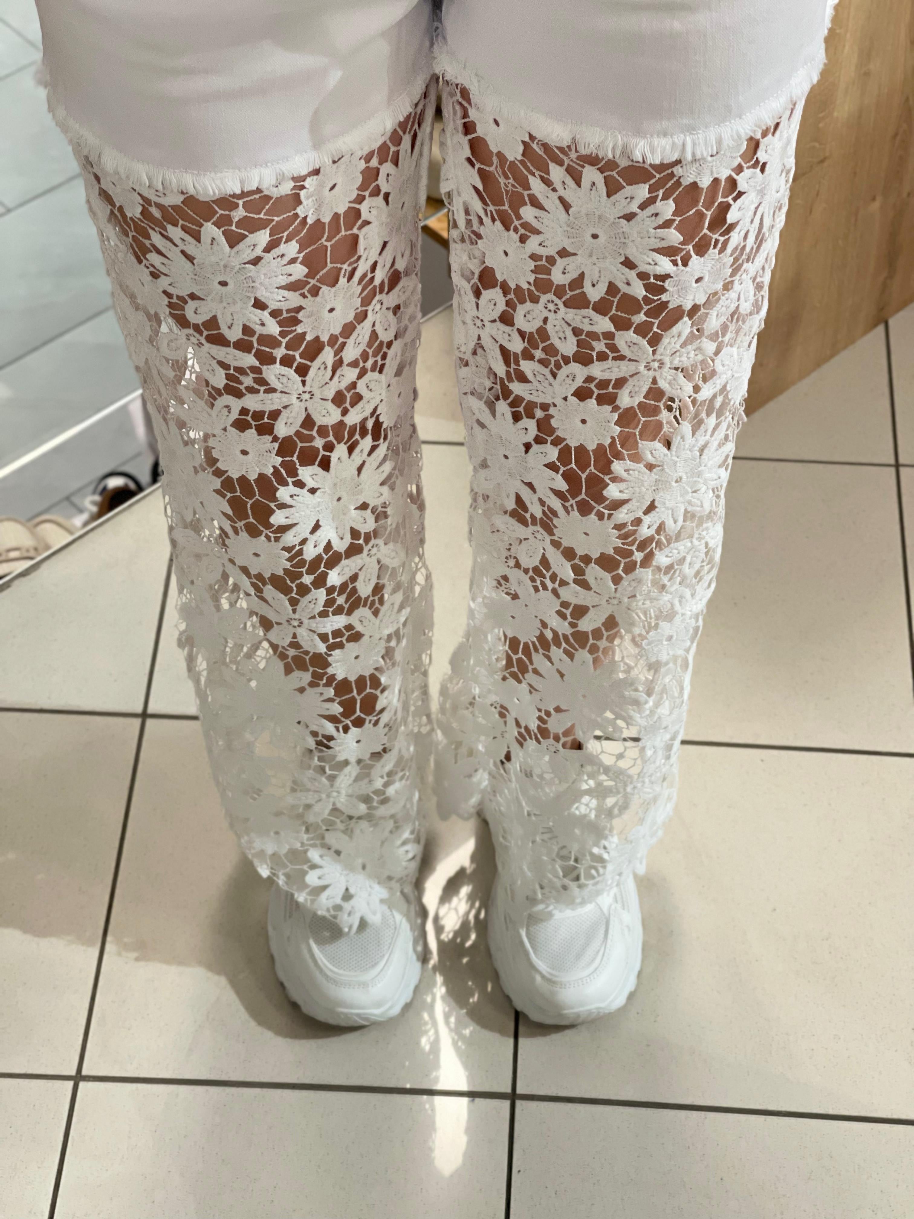 Jeans Vera mit Spitze Stickerei