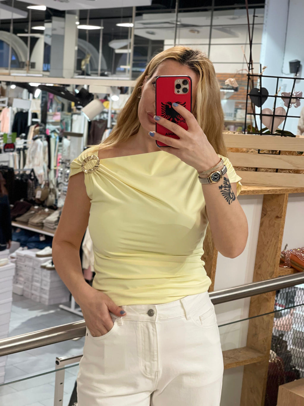 Asymmetrisches Ring-Top
Aurelia