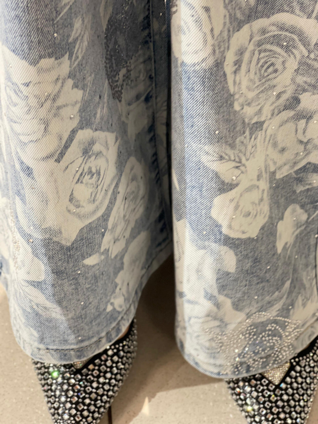 Bianca Jeans mit Rosen uns Strass