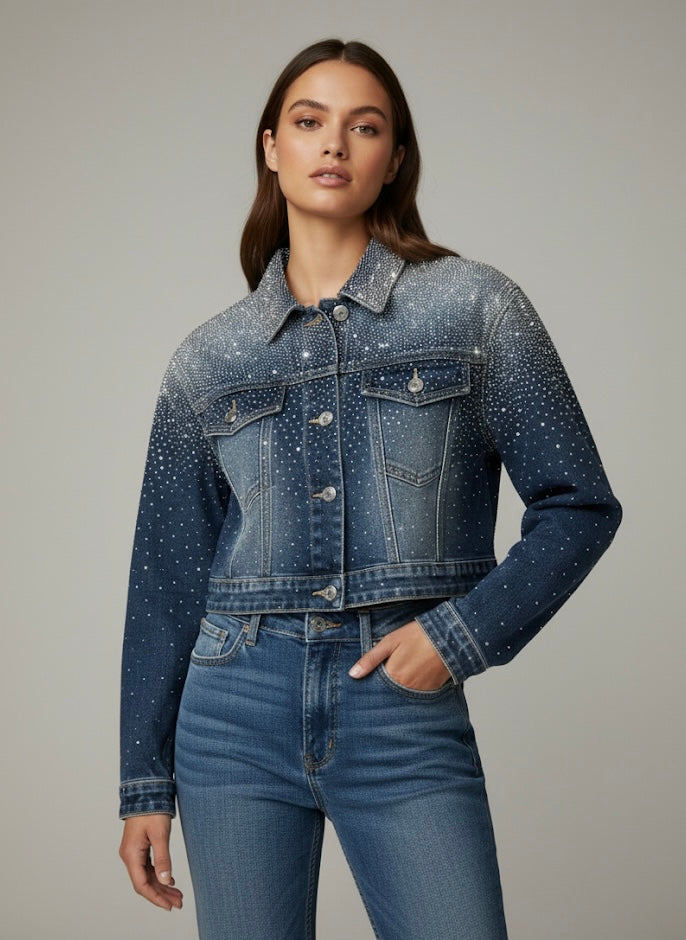 GLAMOURÖSE DENIM-JACKE MIT FUNKELNDEN STRASS