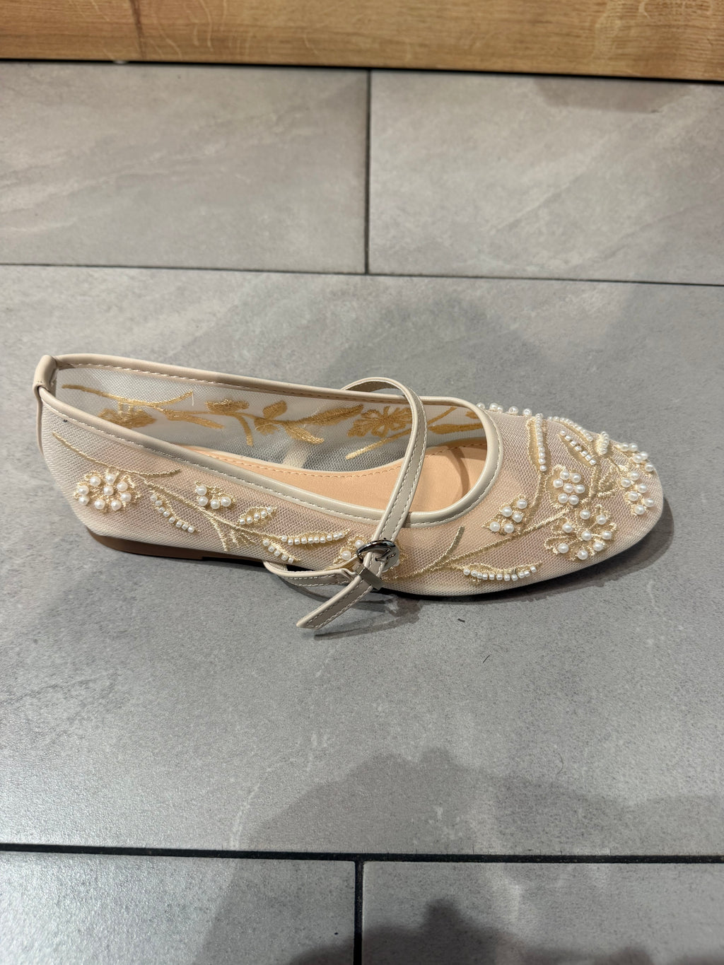 Ballerina mit Perlen