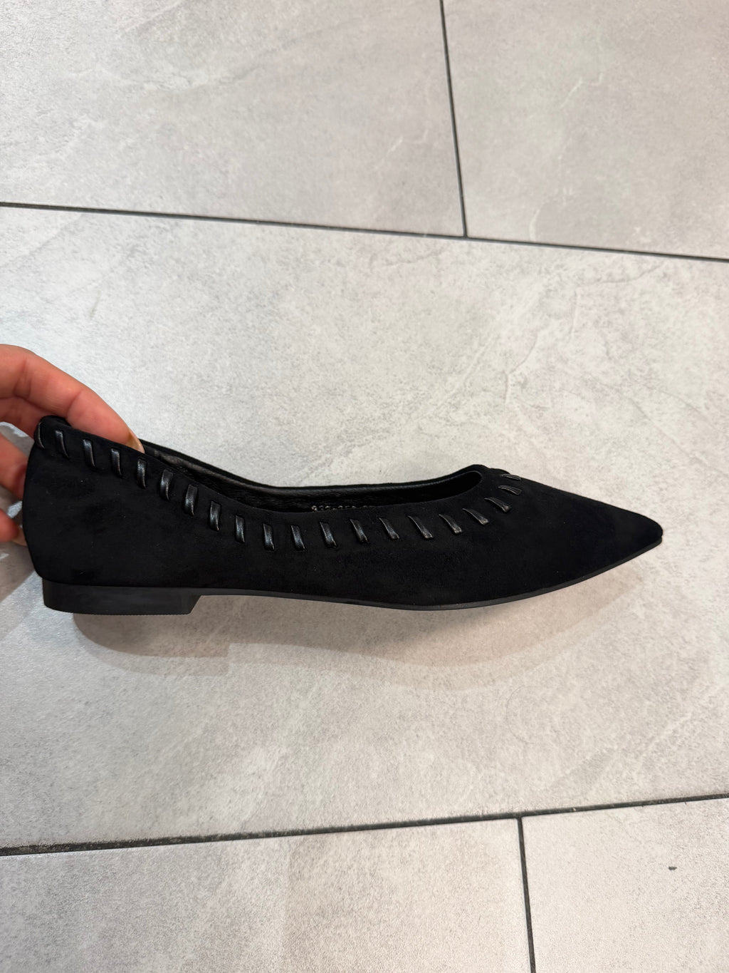Spitze Damen Ballerinas in Rauleder-Optik mit Flechtdetail