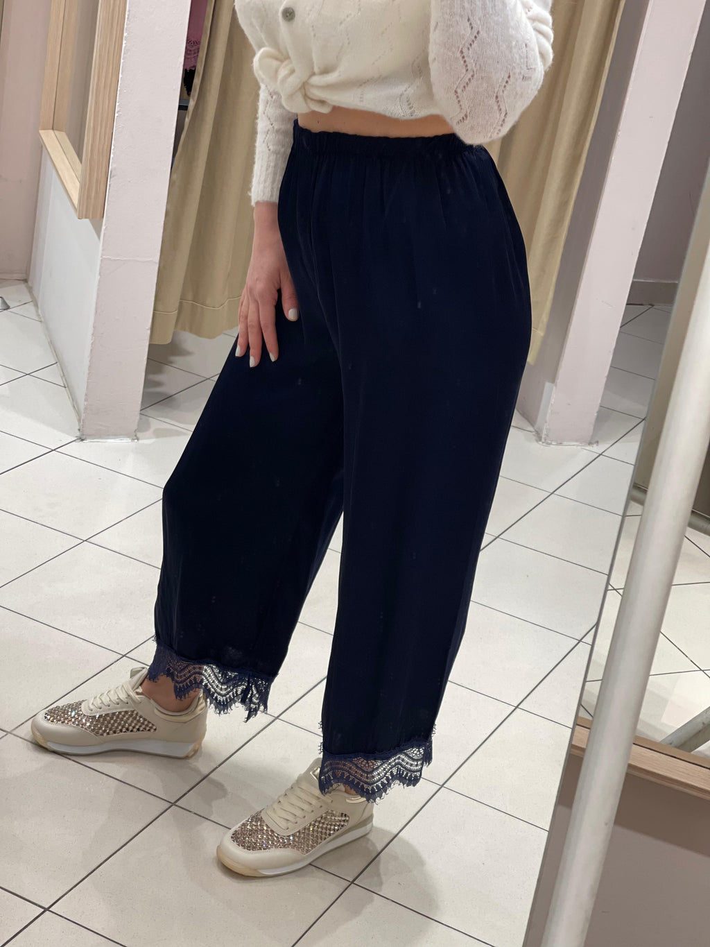 Viskose Hose mit Spitze
