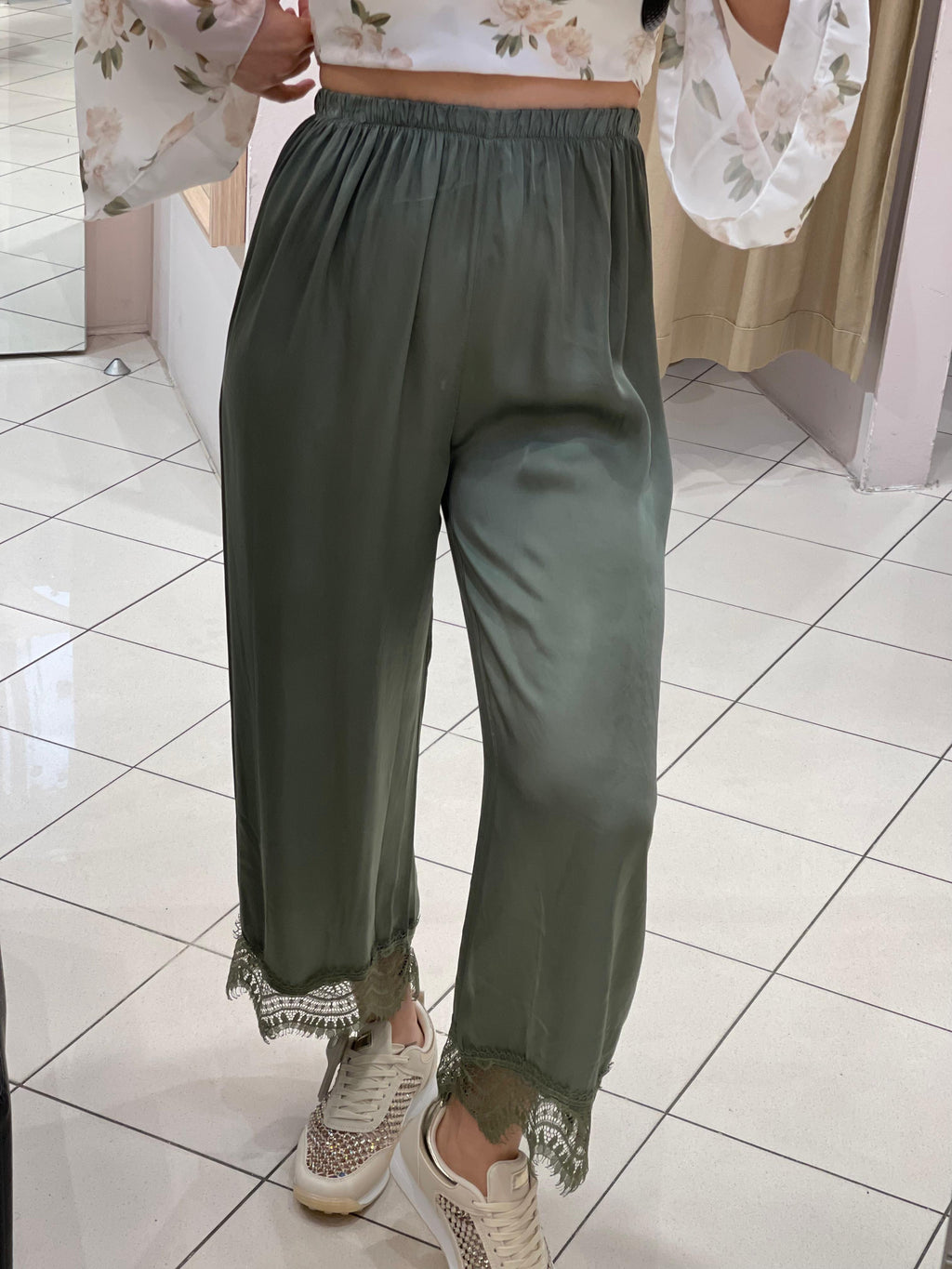 Viskose Hose mit Spitze
