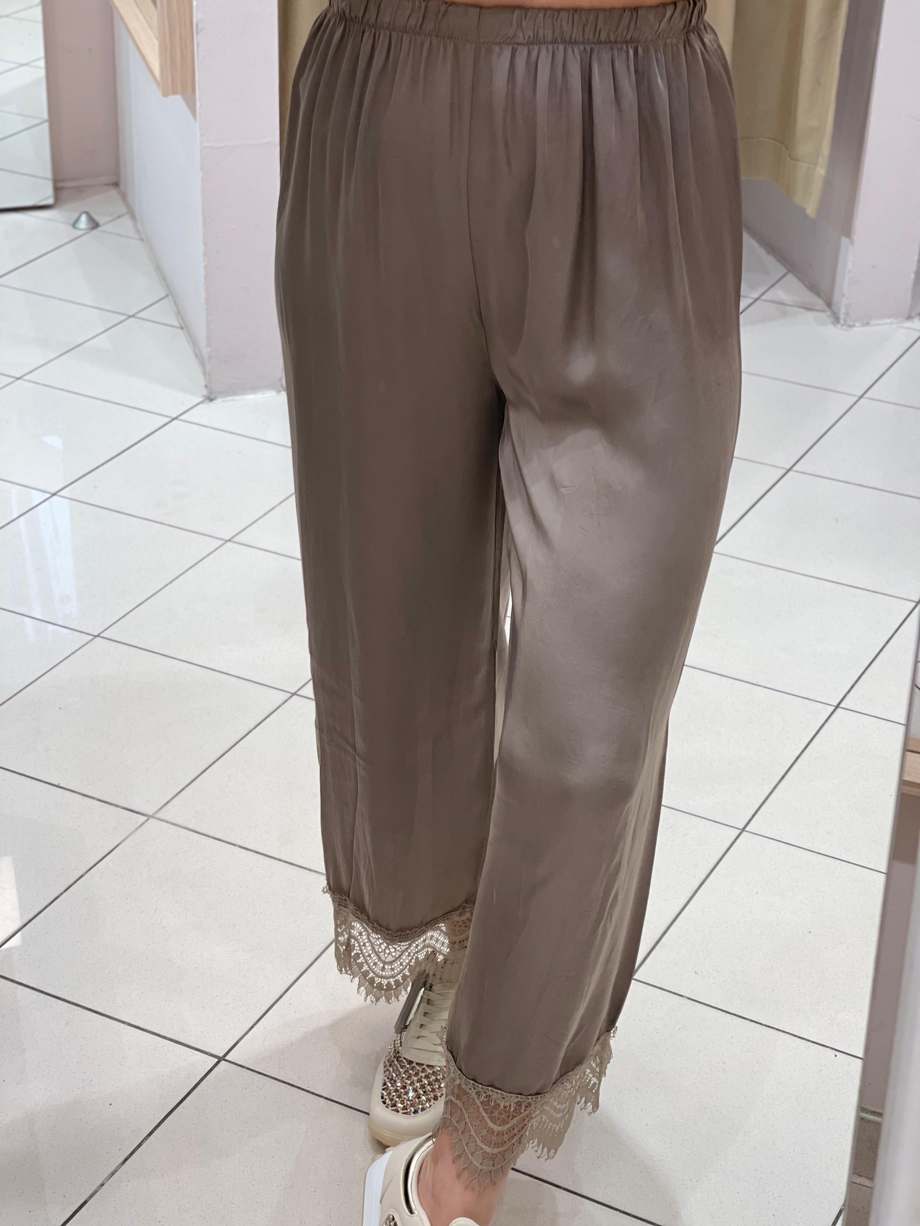 Viskose Hose mit Spitze