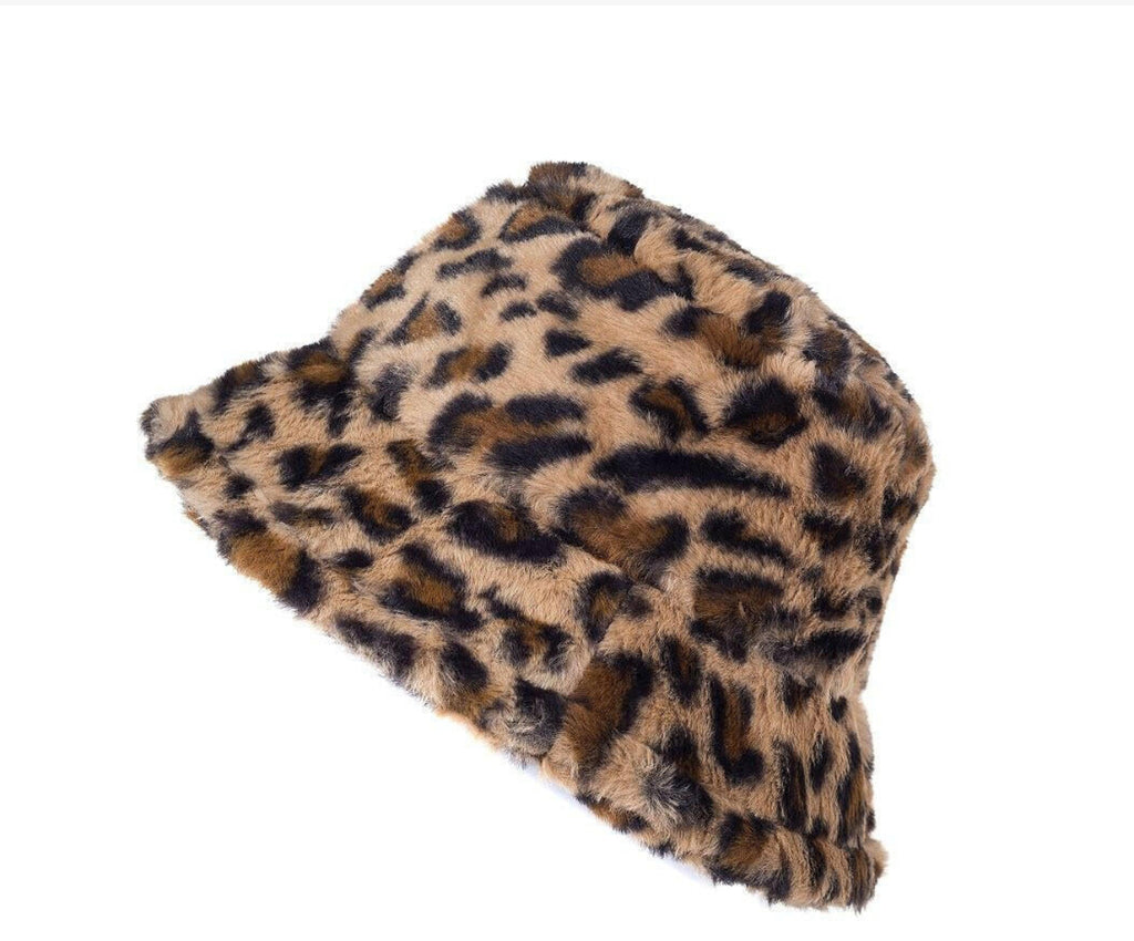 FELLMÜTZE IM LEO-MUSTER – ELEGANT & BESONDERS WEICH