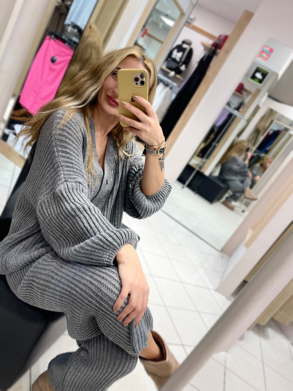 STRICK-ZWEITEILER IN GRAU