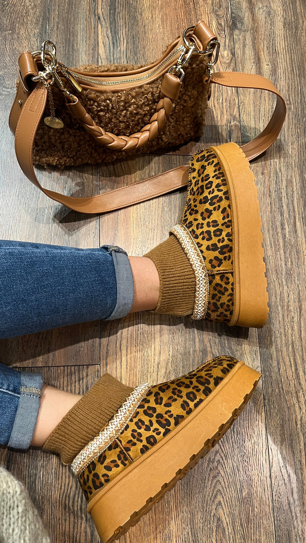GEFÜTTERTE PLATEAU BOOTS IN LEO
