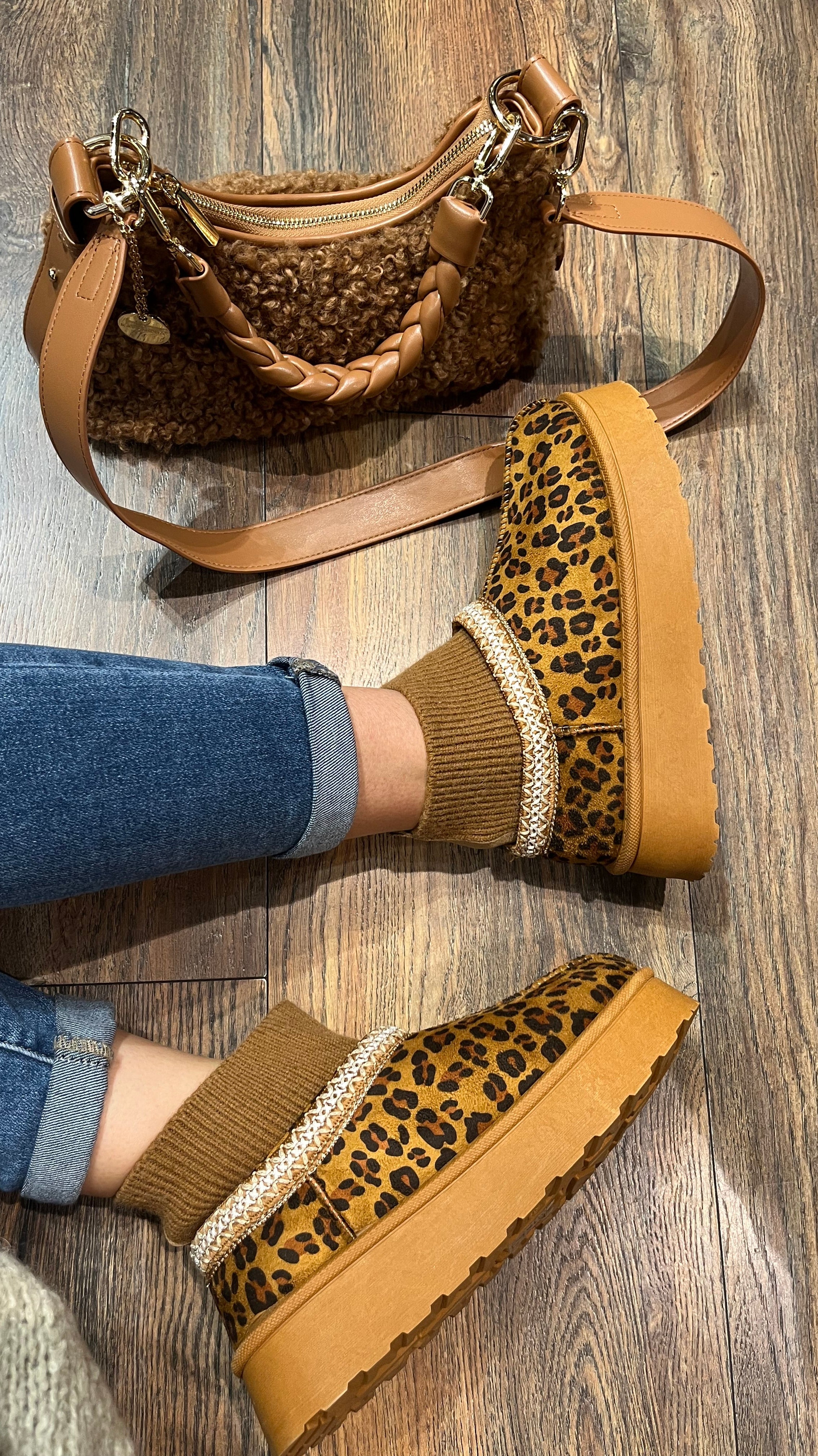 GEFÜTTERTE PLATEAU BOOTS IN LEO