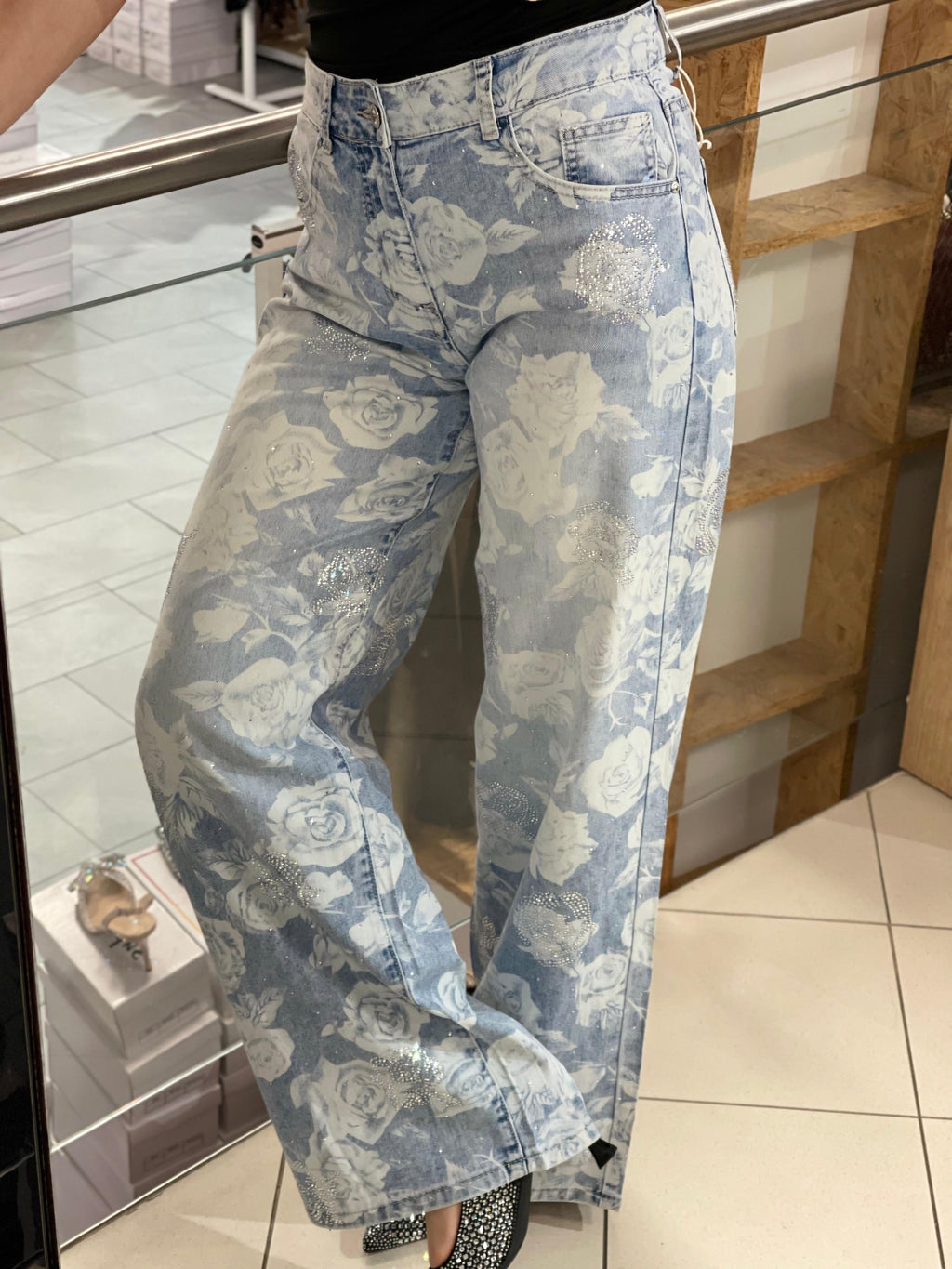 Bianca Jeans mit Rosen uns Strass