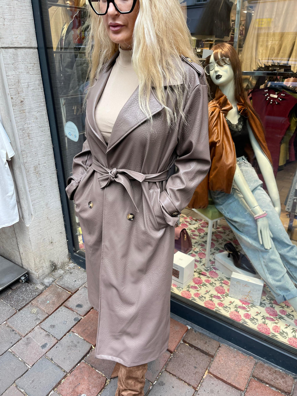 Eleganter Damen-Trenchcoat aus hochwertigem Kunstleder