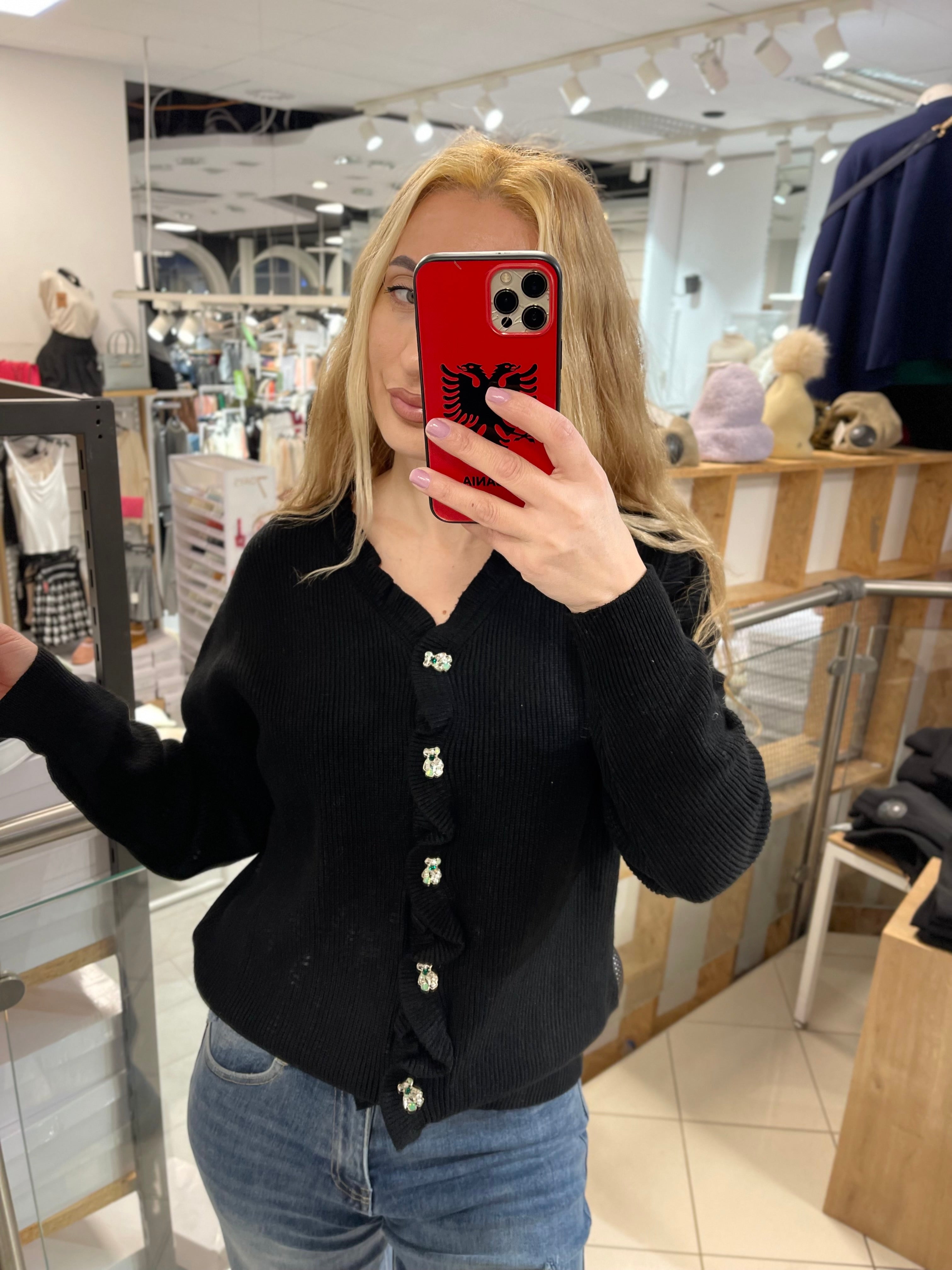 TEDDY KNOPF STRICKJACKE