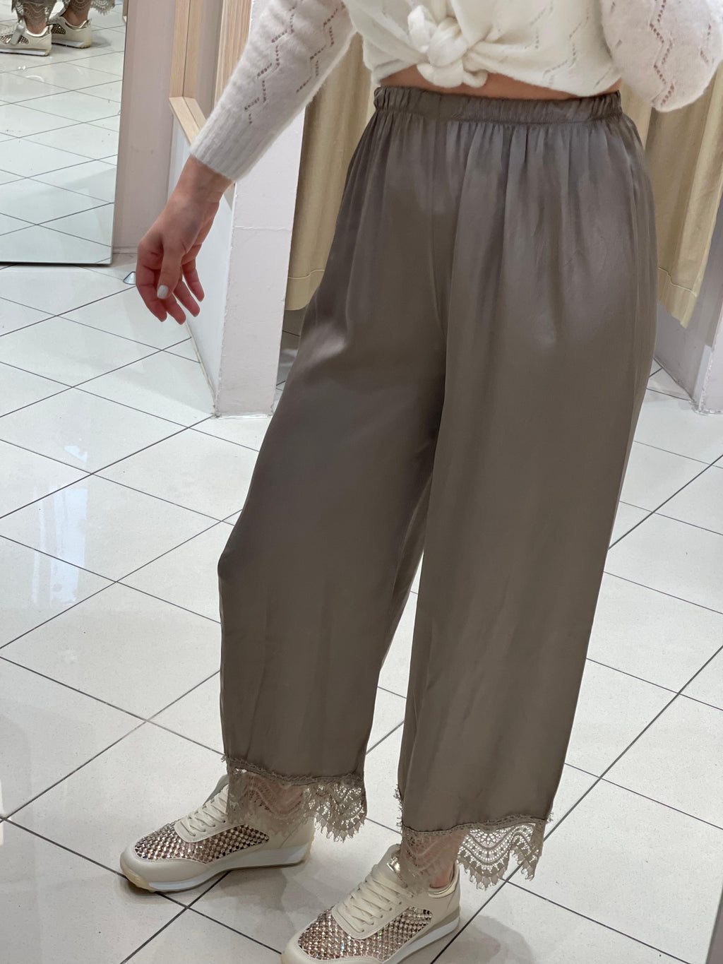 Viskose Hose mit Spitze