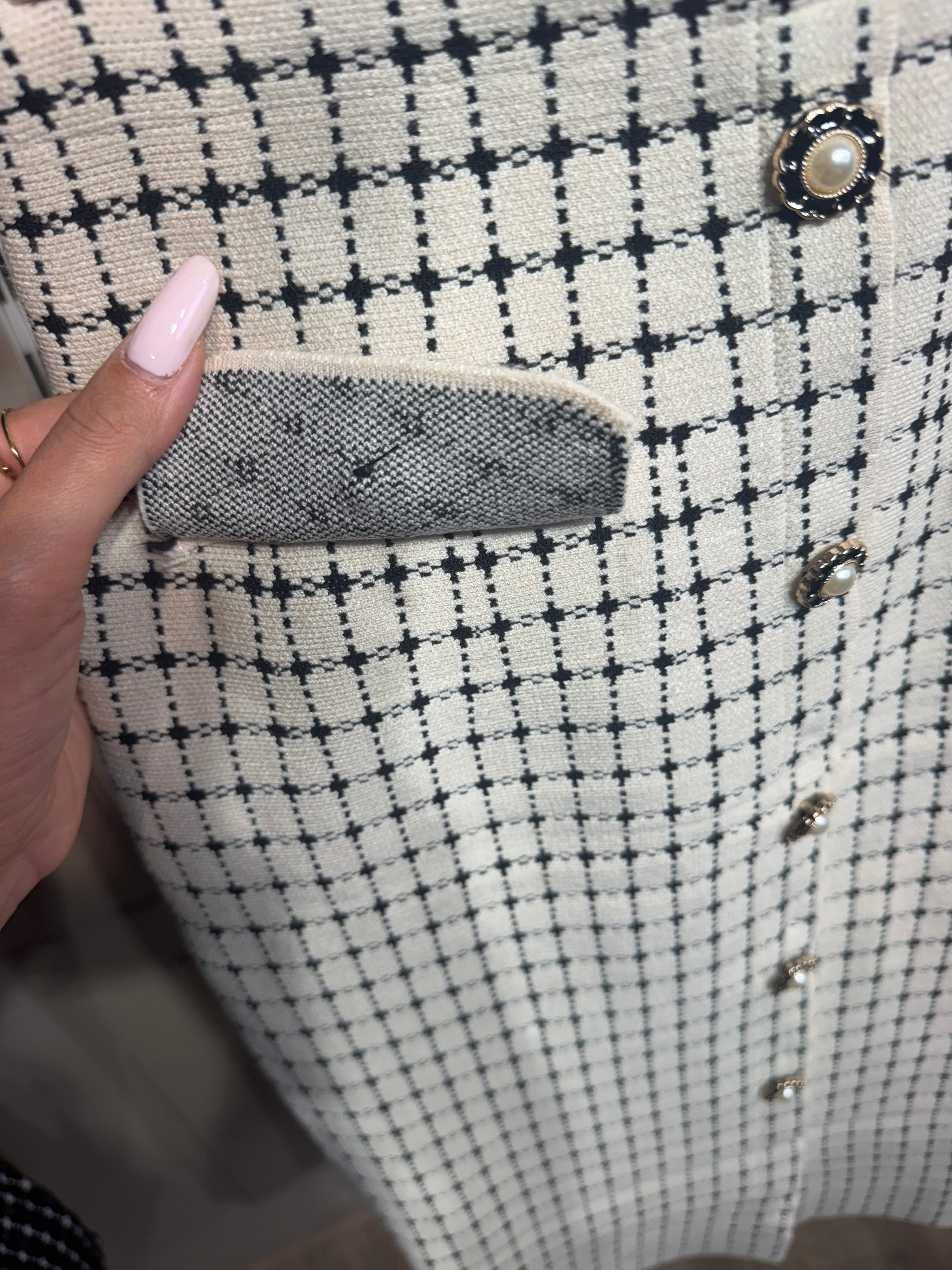 Eleganter Tweed-Minirock mit Karomuster und Knopfdetails