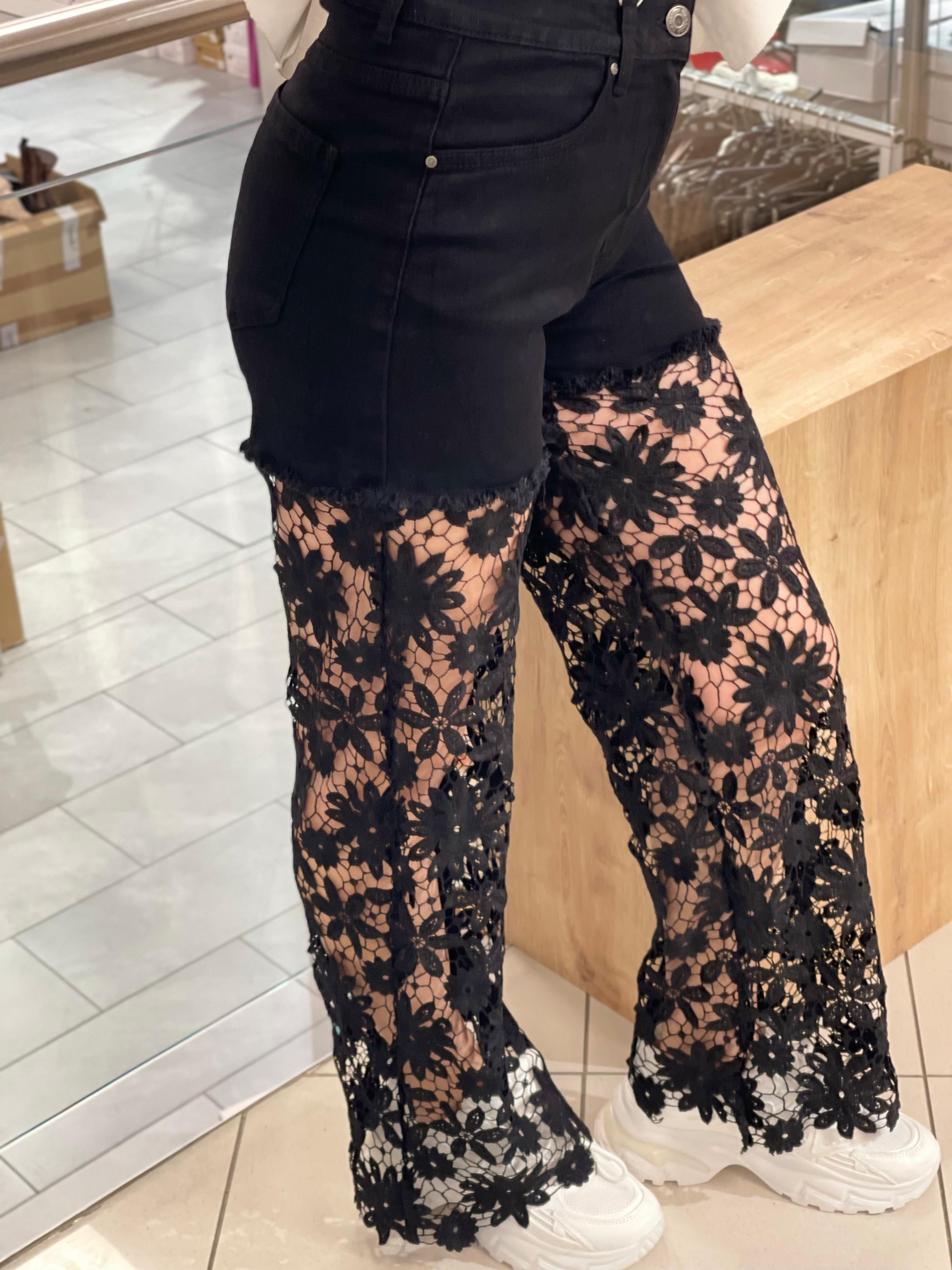 Jeans Vera mit Spitze Stickerei