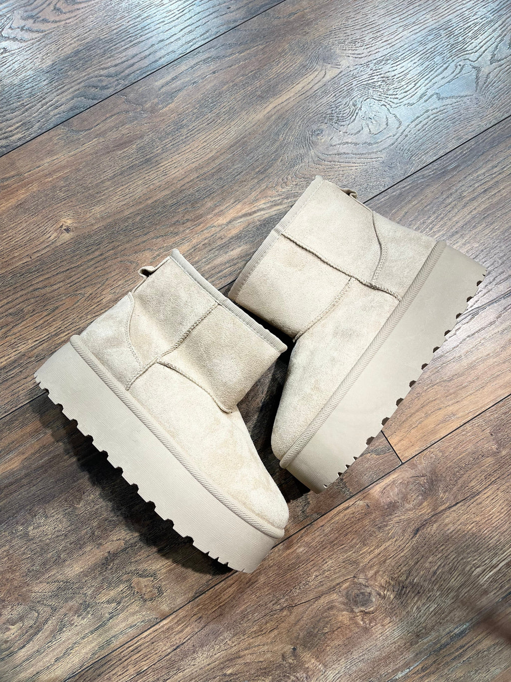 GEFÜTTERTE PLATEAU BOOTS IN HELLBEIGE